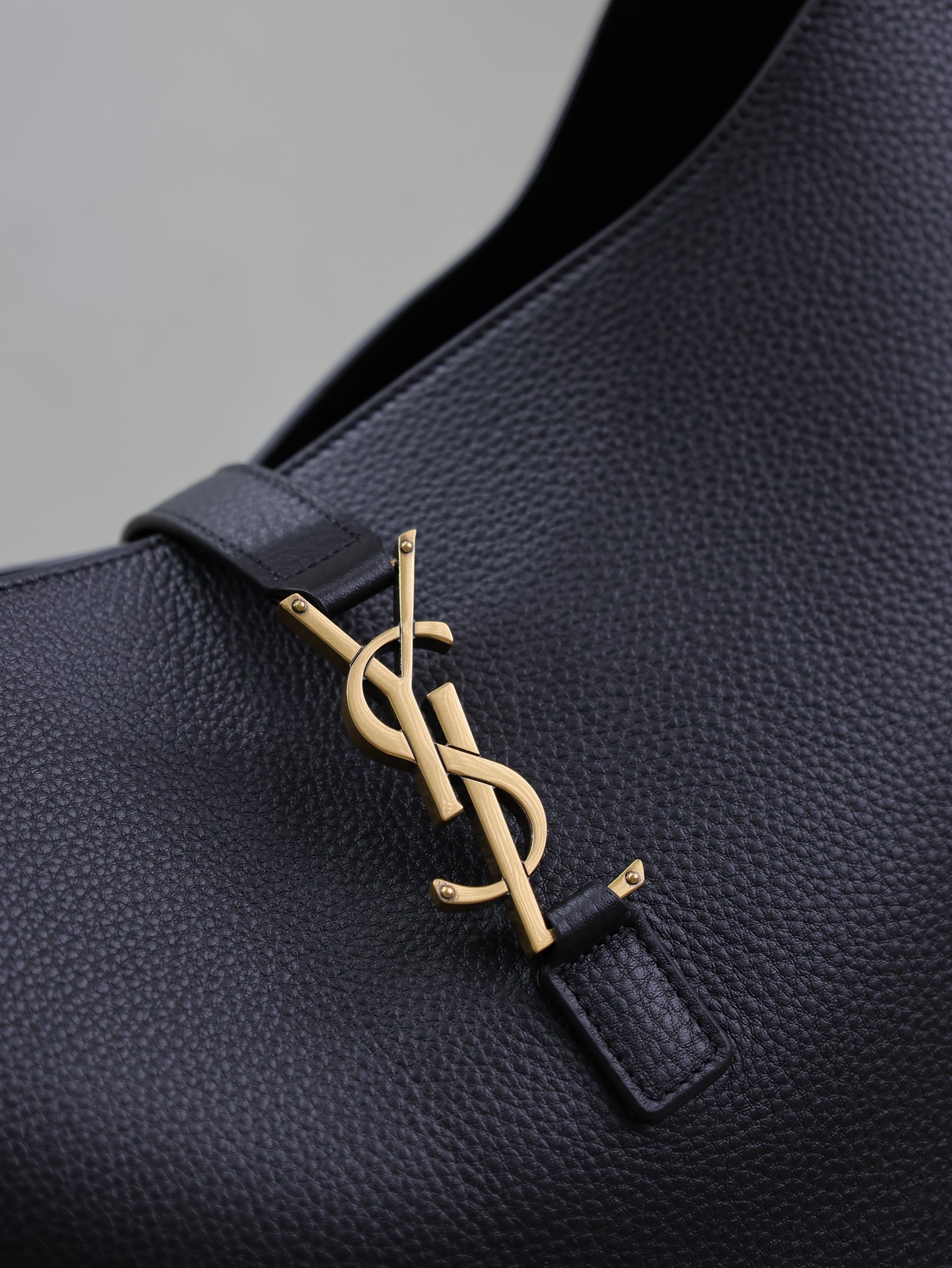 [TOP] Yves Saint Laurent YSL Large Bucket Hobo Bag 26×31.5×13.5cm - Black&GHW