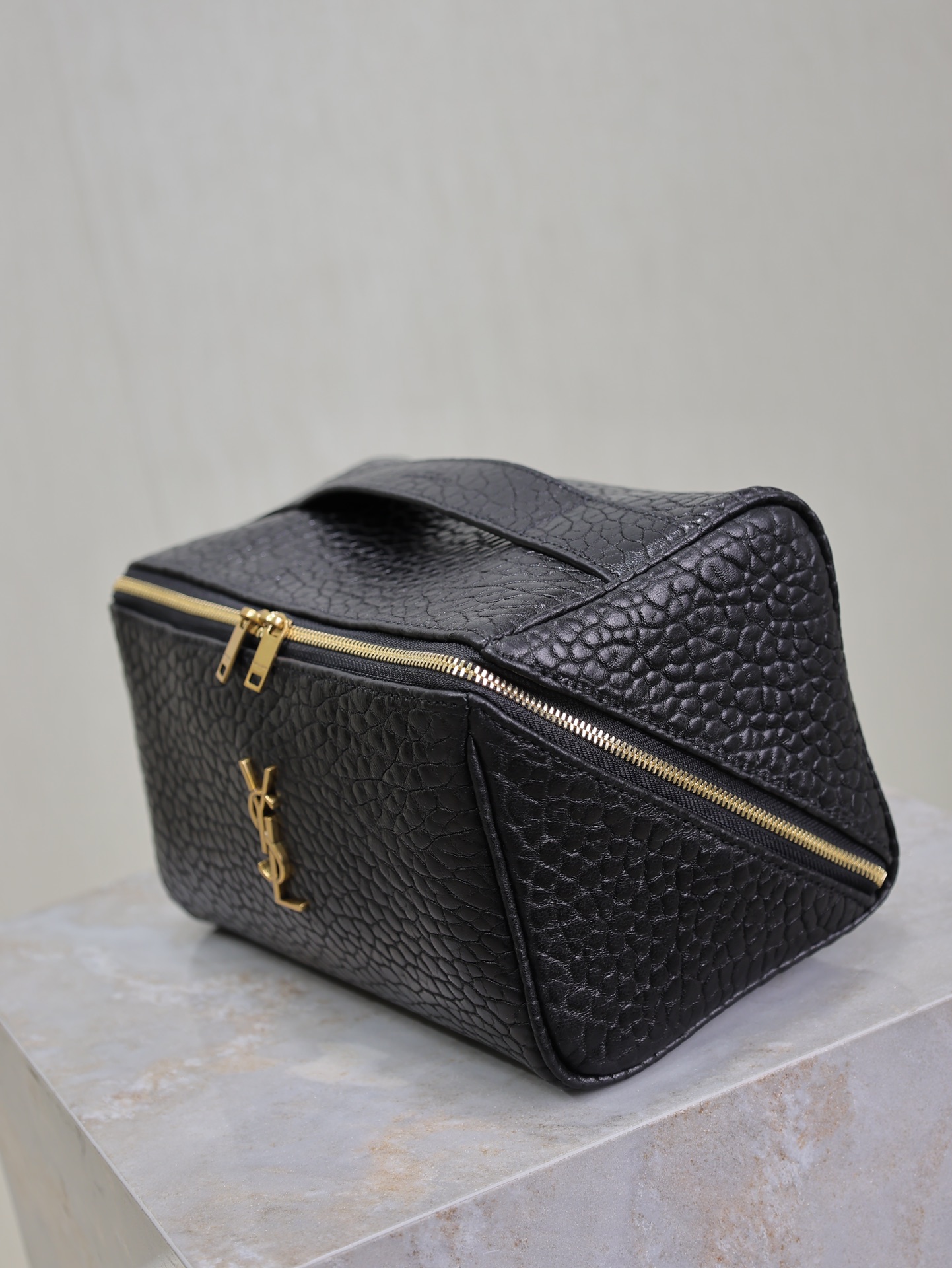 [TOP] Yves Saint Laurent YSL Gaby Sheepskin Makeup Bag 21×13×13 - Black & GHW