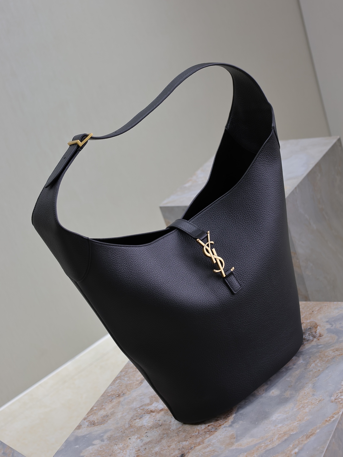 [TOP] Yves Saint Laurent YSL Large Bucket Hobo Bag 26×31.5×13.5cm - Black&GHW