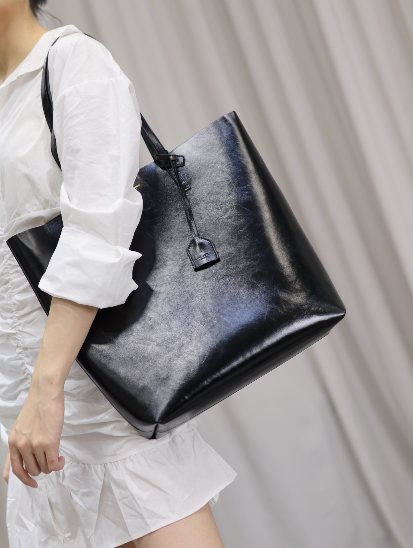 [TOP] Yves Saint Laurent YSL Wax leather Shopping Tote Bag 32.5×35×10.5cm - Black