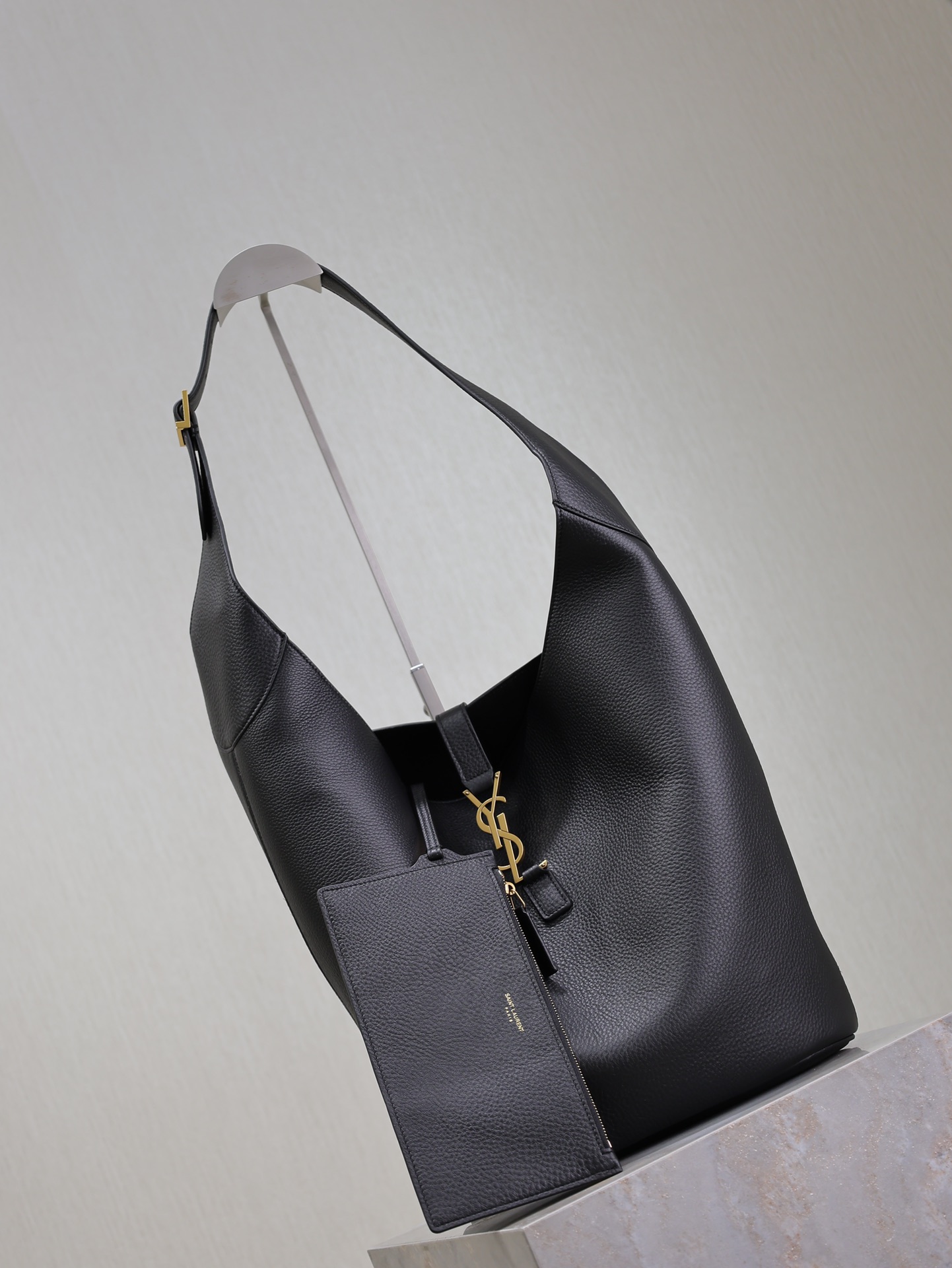 [TOP] Yves Saint Laurent YSL Large Bucket Hobo Bag 26×31.5×13.5cm - Black&GHW