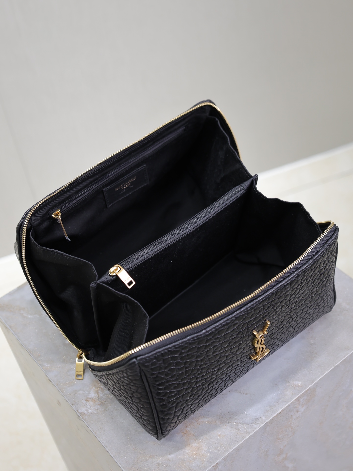 [TOP] Yves Saint Laurent YSL Gaby Sheepskin Makeup Bag 21×13×13 - Black & GHW