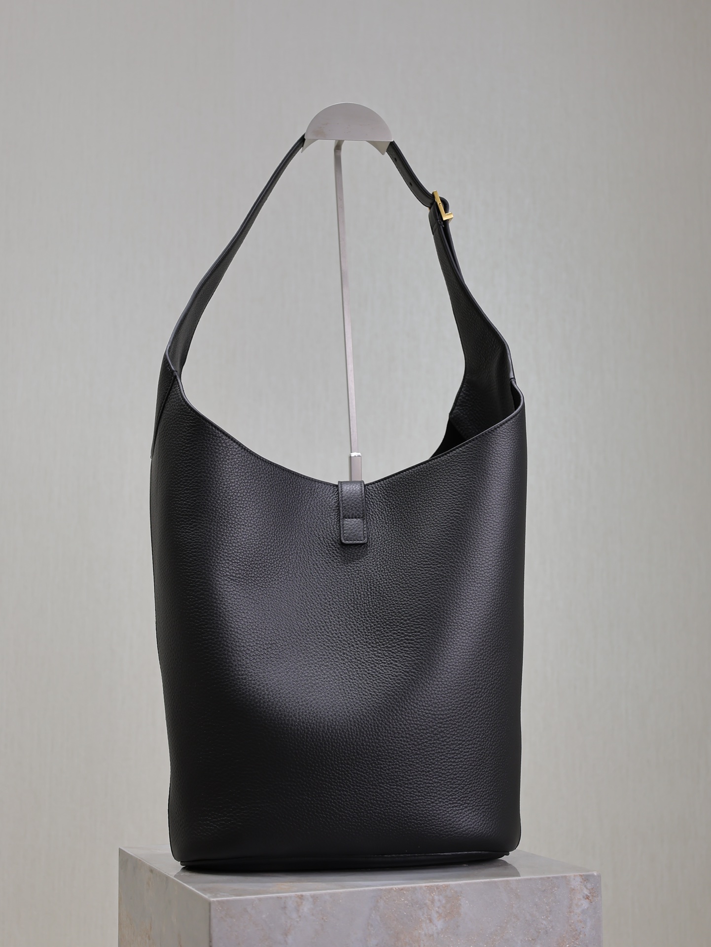[TOP] Yves Saint Laurent YSL Large Bucket Hobo Bag 26×31.5×13.5cm - Black&GHW