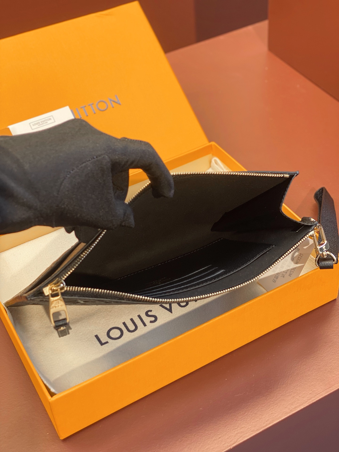 [TOP] Louis Vuitton LV LV Monogram Empreinte Leather Handbag 23×16×2cm - Black