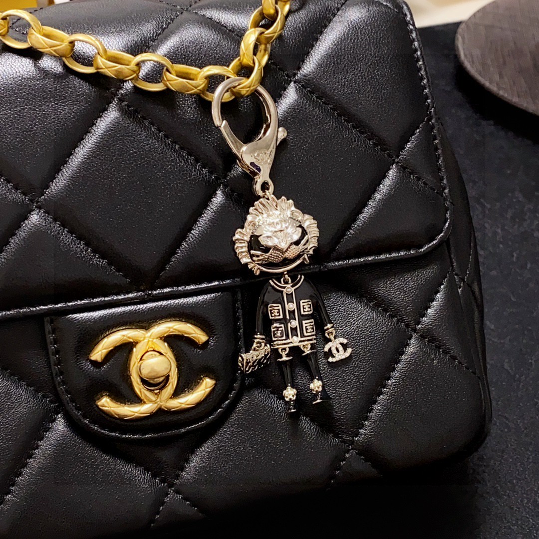 [TOP] CHANEL CC Key Chain - Black&GHW