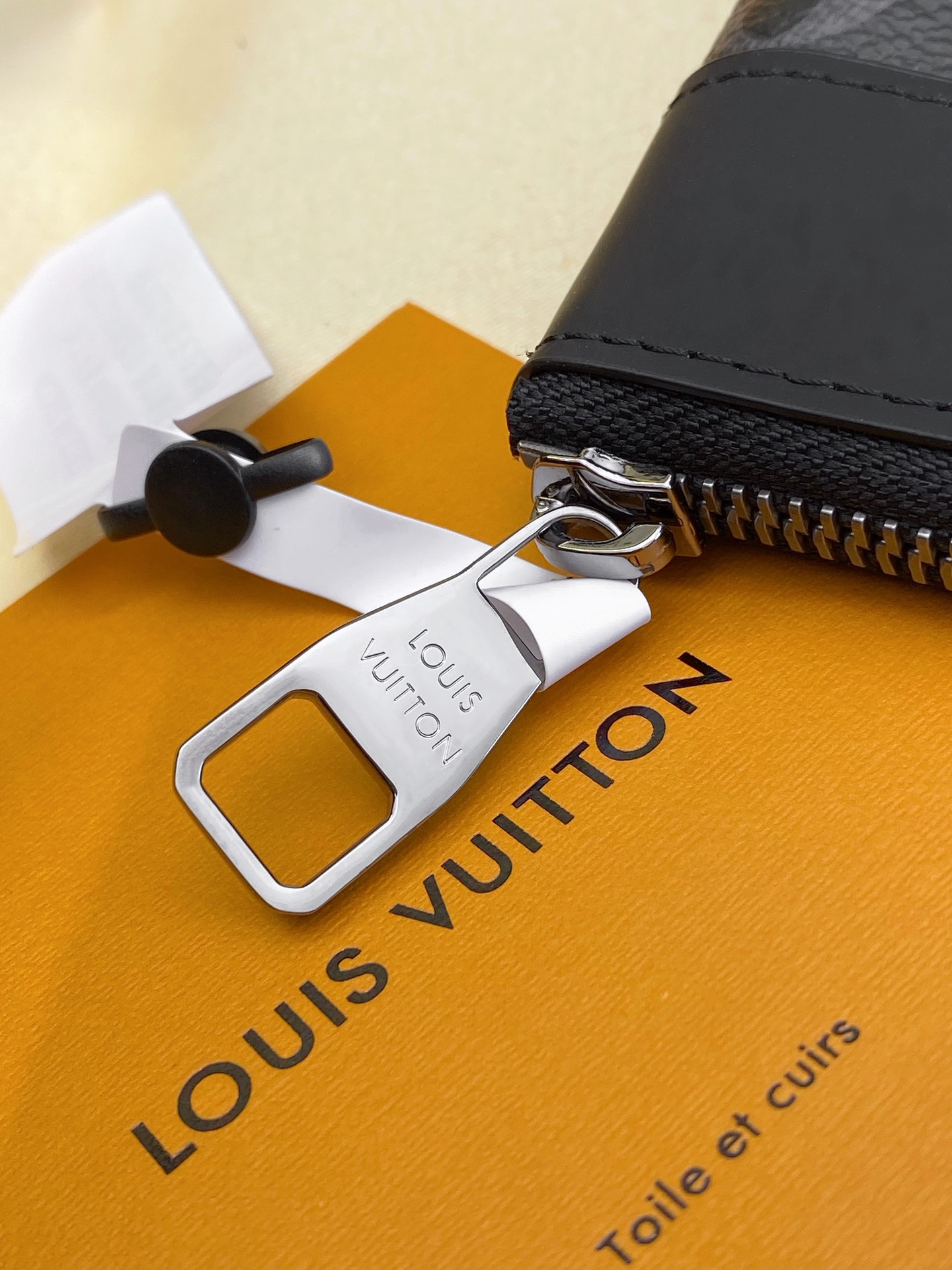 [TOP] Louis Vuitton LV LV Pochette Apollo Handbag 25x 2cm - 2 Colour