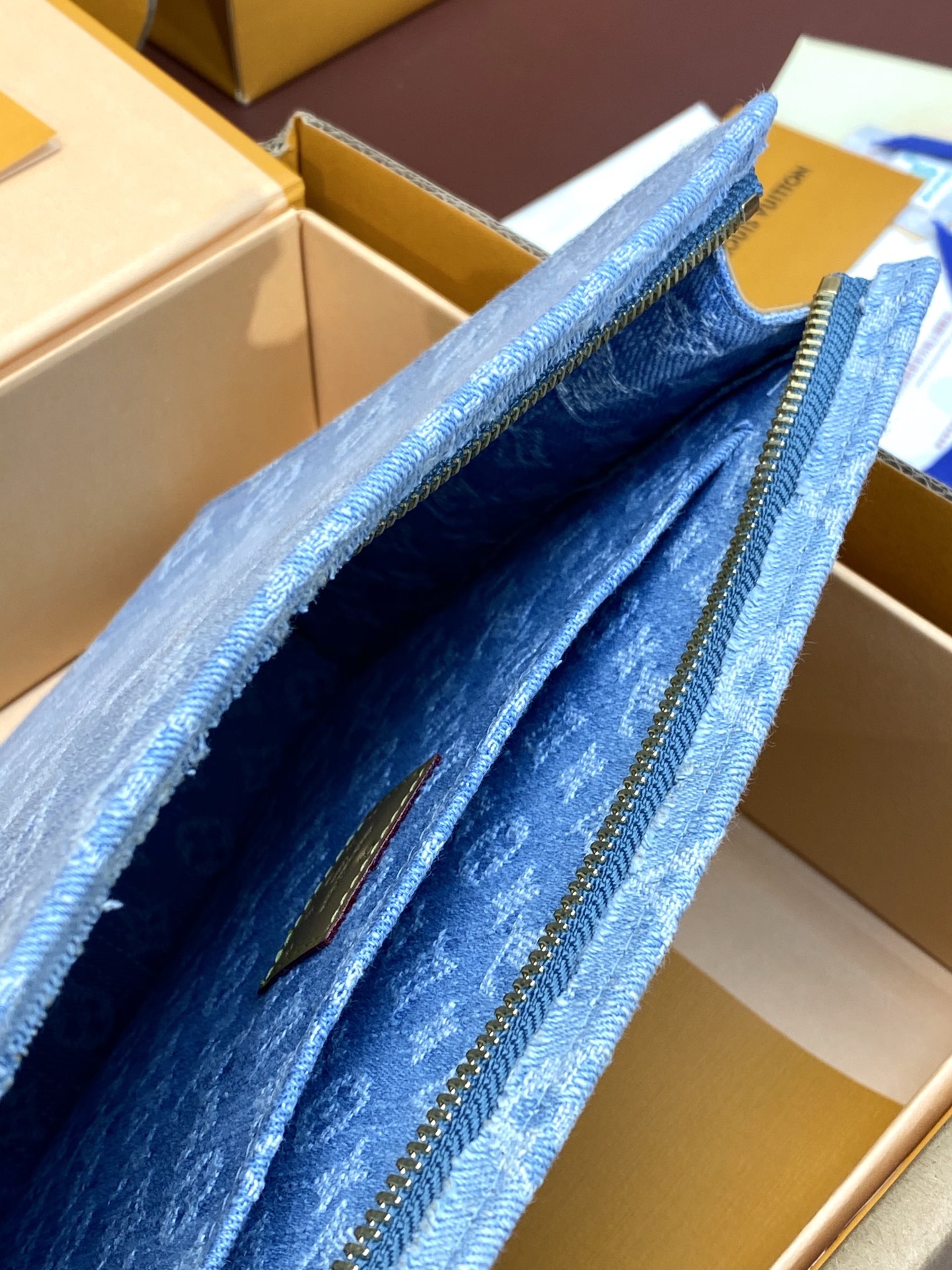 [TOP] Louis Vuitton LV Pochette Accessoires Clutch Bag 26x20cm - Denim Blue