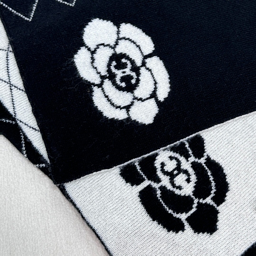 [TOP] CHANEL CC Wool Scarf 33X180 cm - Black