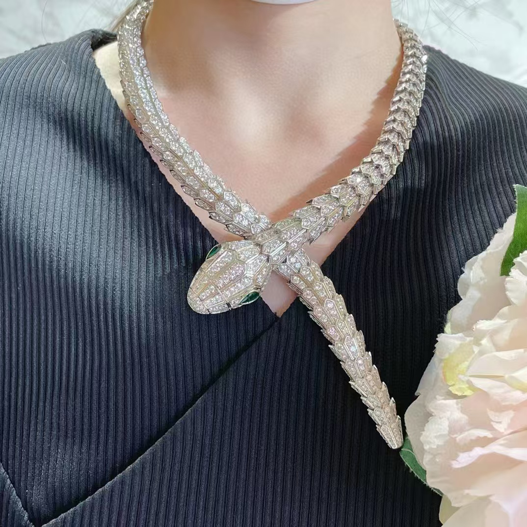[TOP] BVLGARI Diamond and Emerald Eyes Serpenti Necklace+Bracelet Set-Sliver