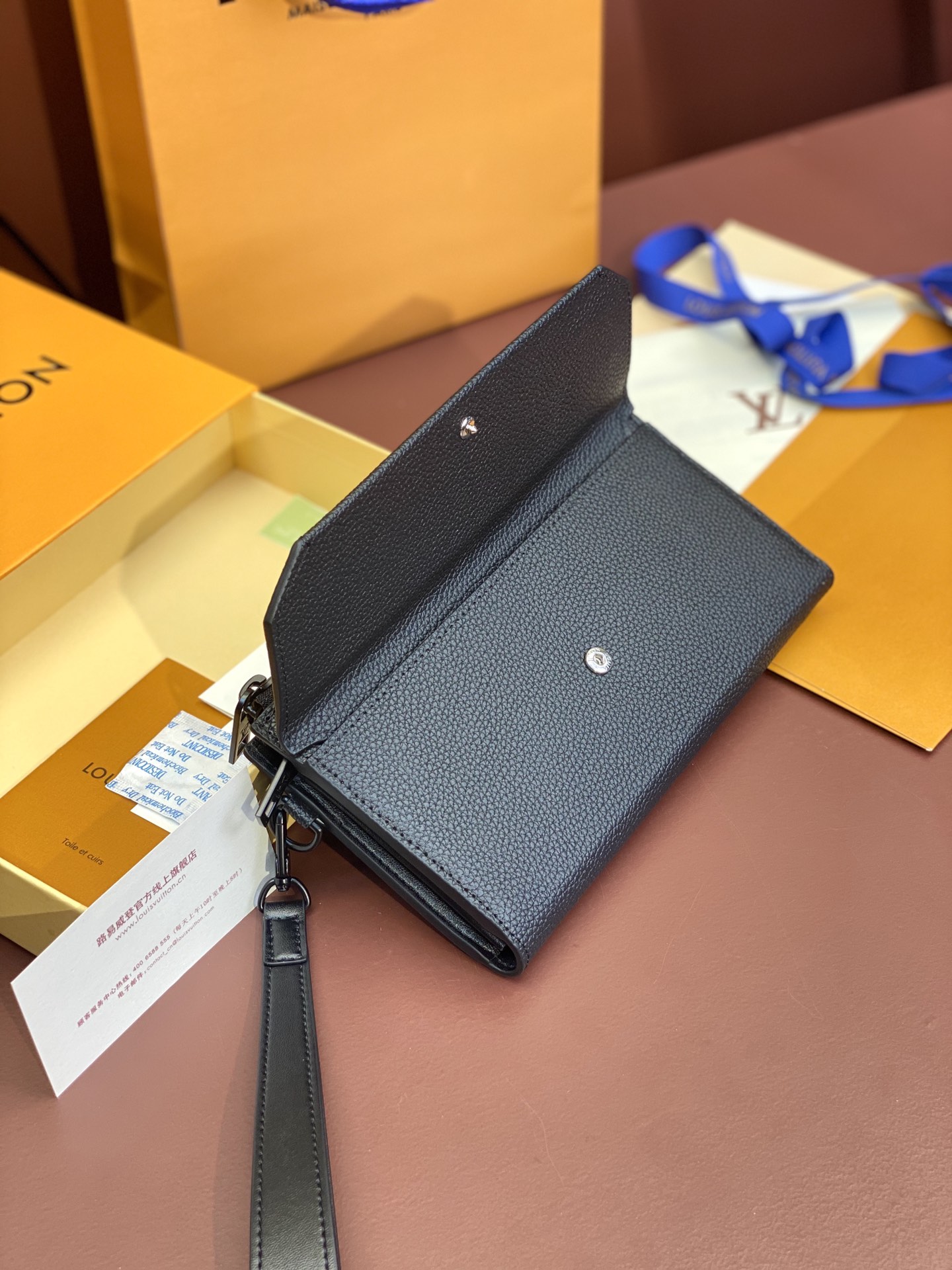 [TOP] Louis Vuitton LV Aerogram Wallet 20x11x2.5cm - Black