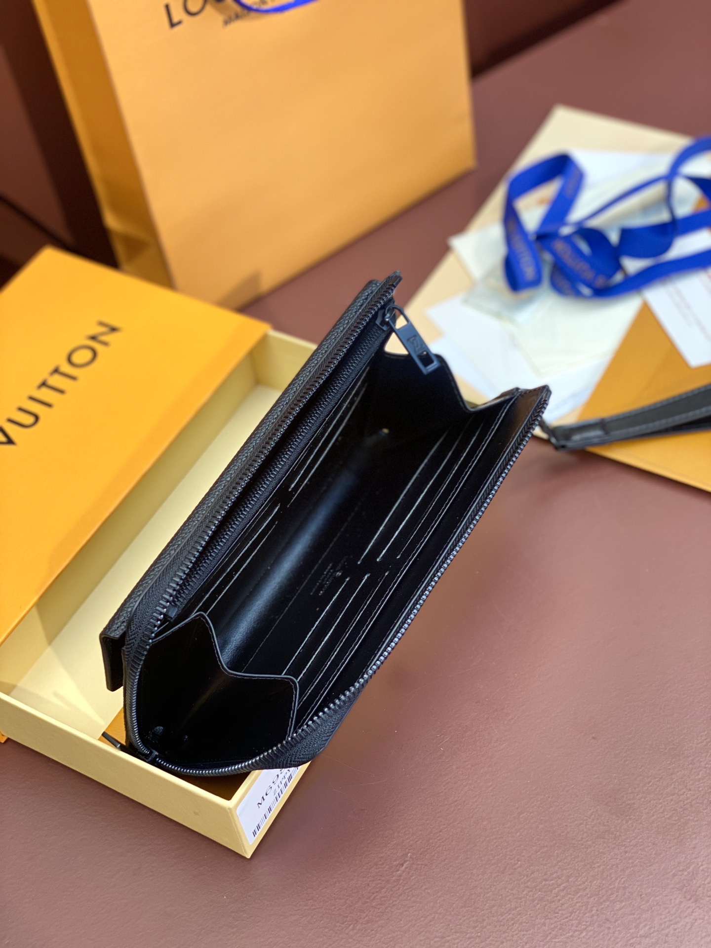 [TOP] Louis Vuitton LV Aerogram Wallet 20x11x2.5cm - Black