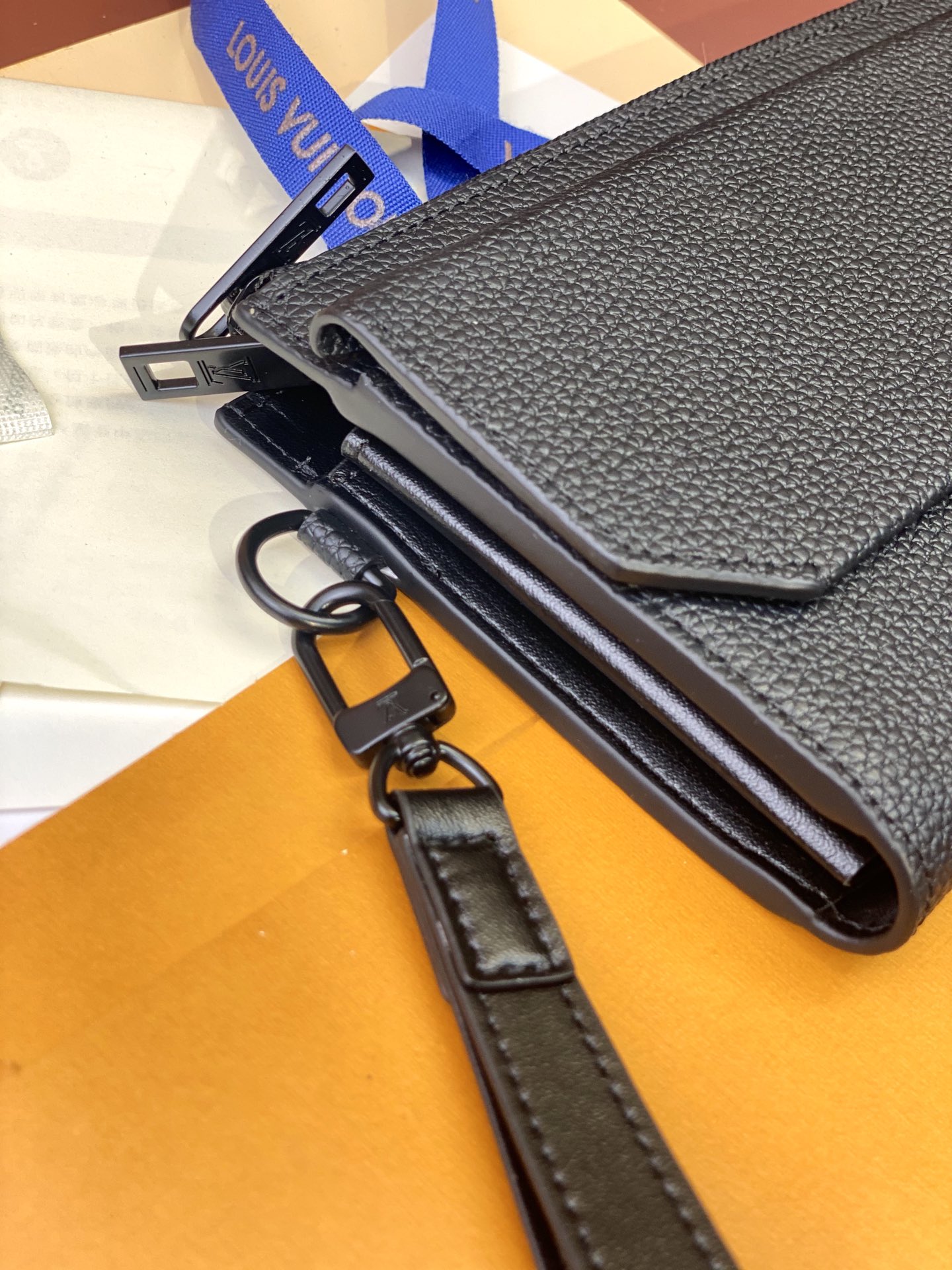 [TOP] Louis Vuitton LV Aerogram Wallet 20x11x2.5cm - Black