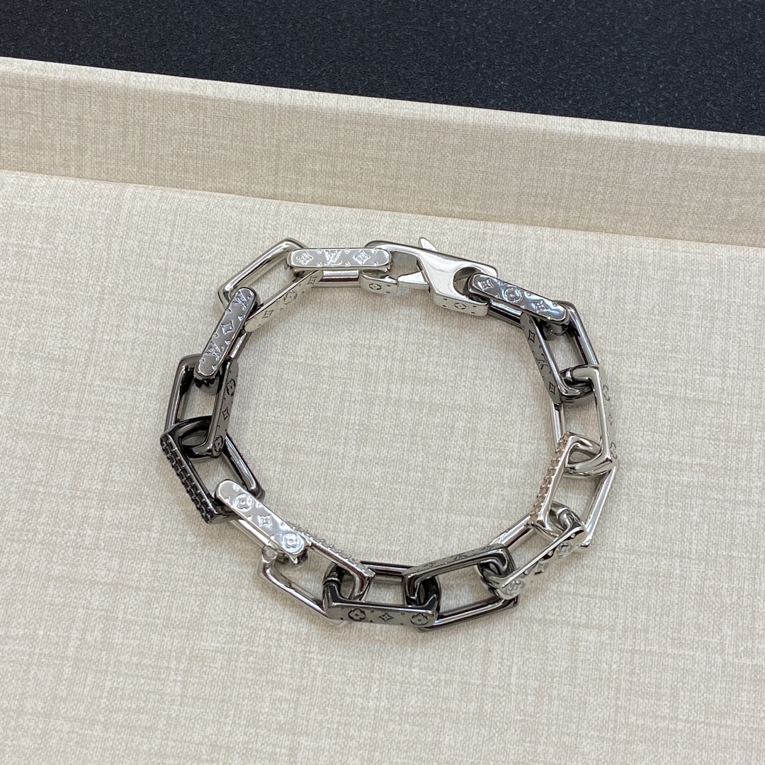 [TOP] Louis Vuitton LV Necklace/Bracelet Set - Silver/Black