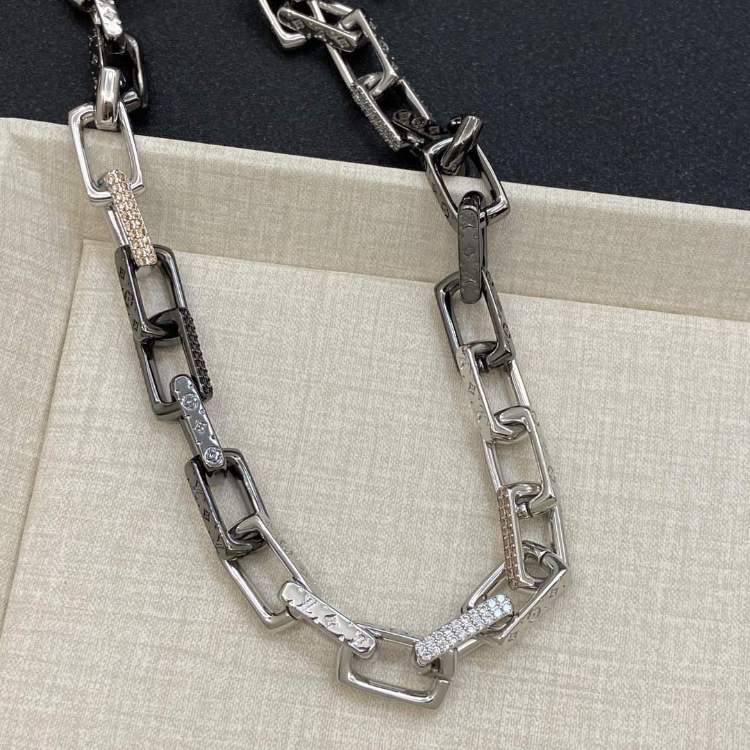 [TOP] Louis Vuitton LV Necklace/Bracelet Set - Silver/Black