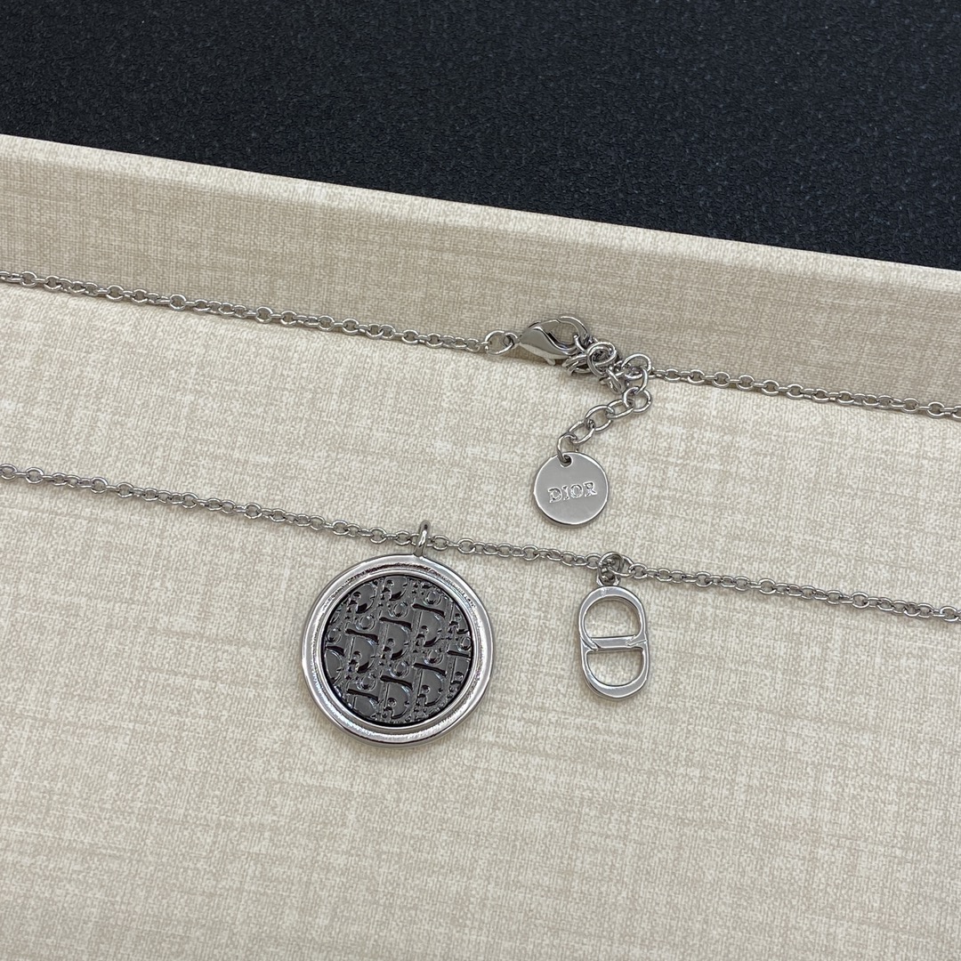 [TOP] Christian Dior Necklace with Circle Pendant - Silver
