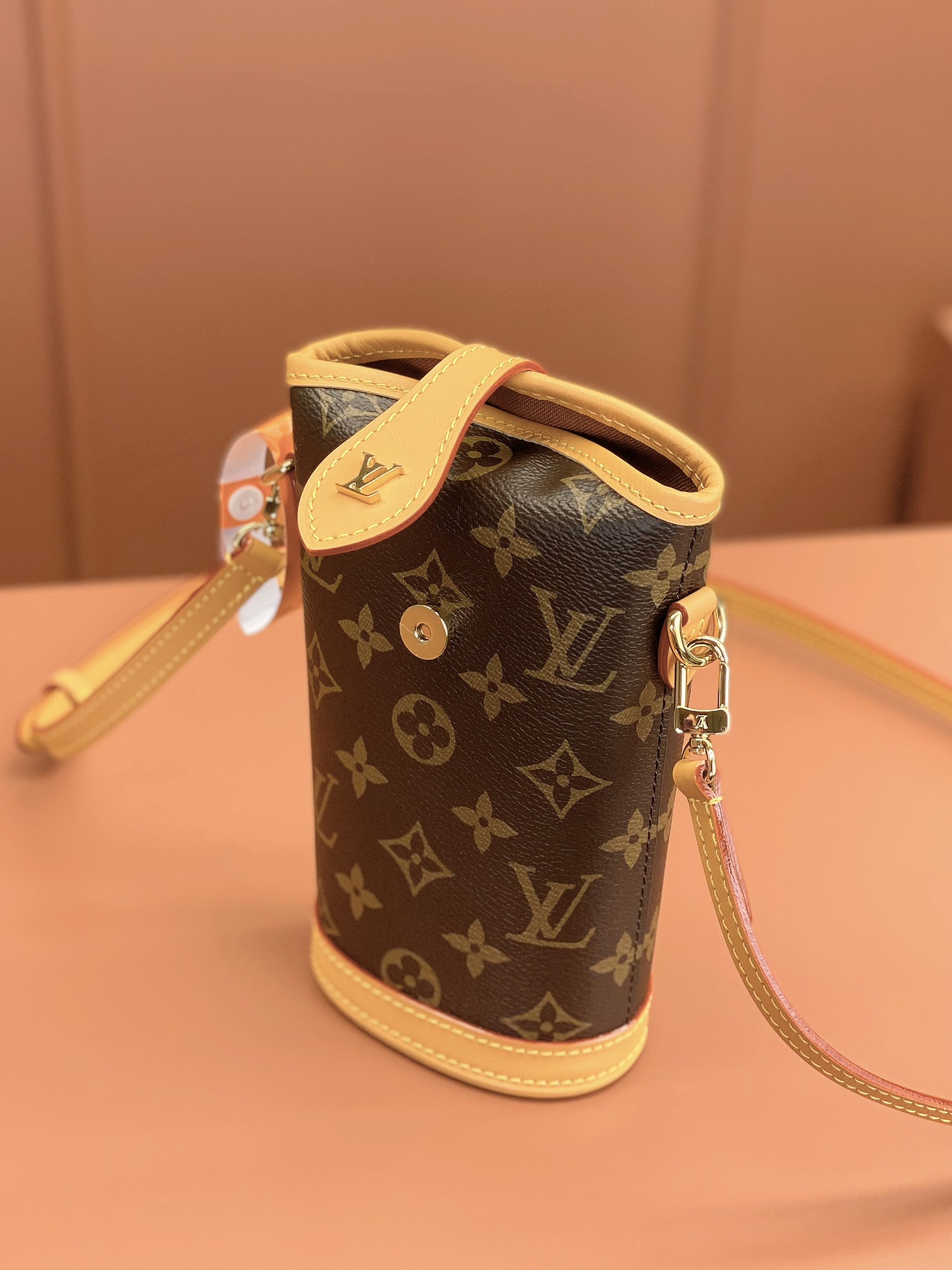 [TOP] Louis Vuitton LV L*V  Fold Me Monogram Bag 14.5x18x6.5cm - Brown