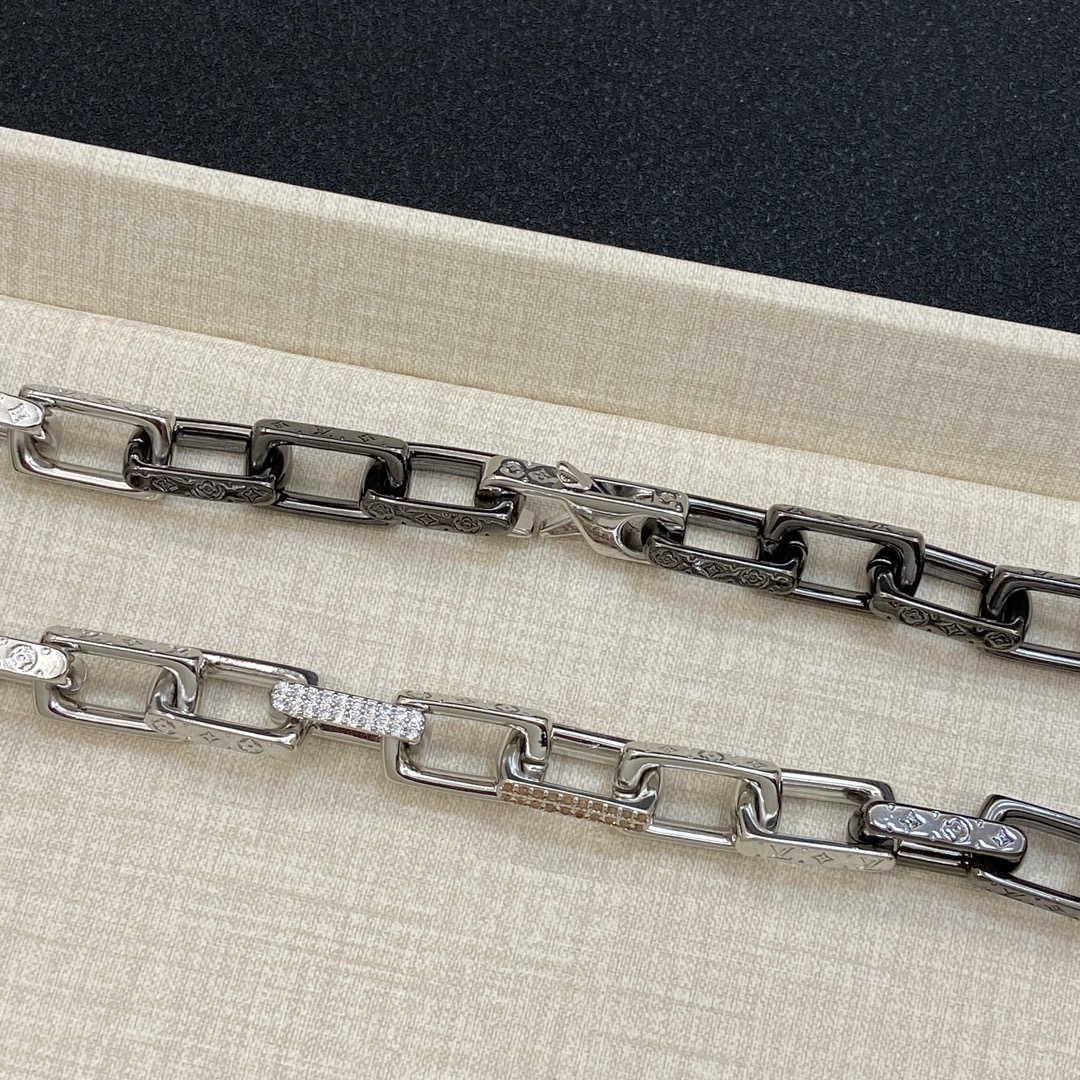 [TOP] Louis Vuitton LV Necklace/Bracelet Set - Silver/Black