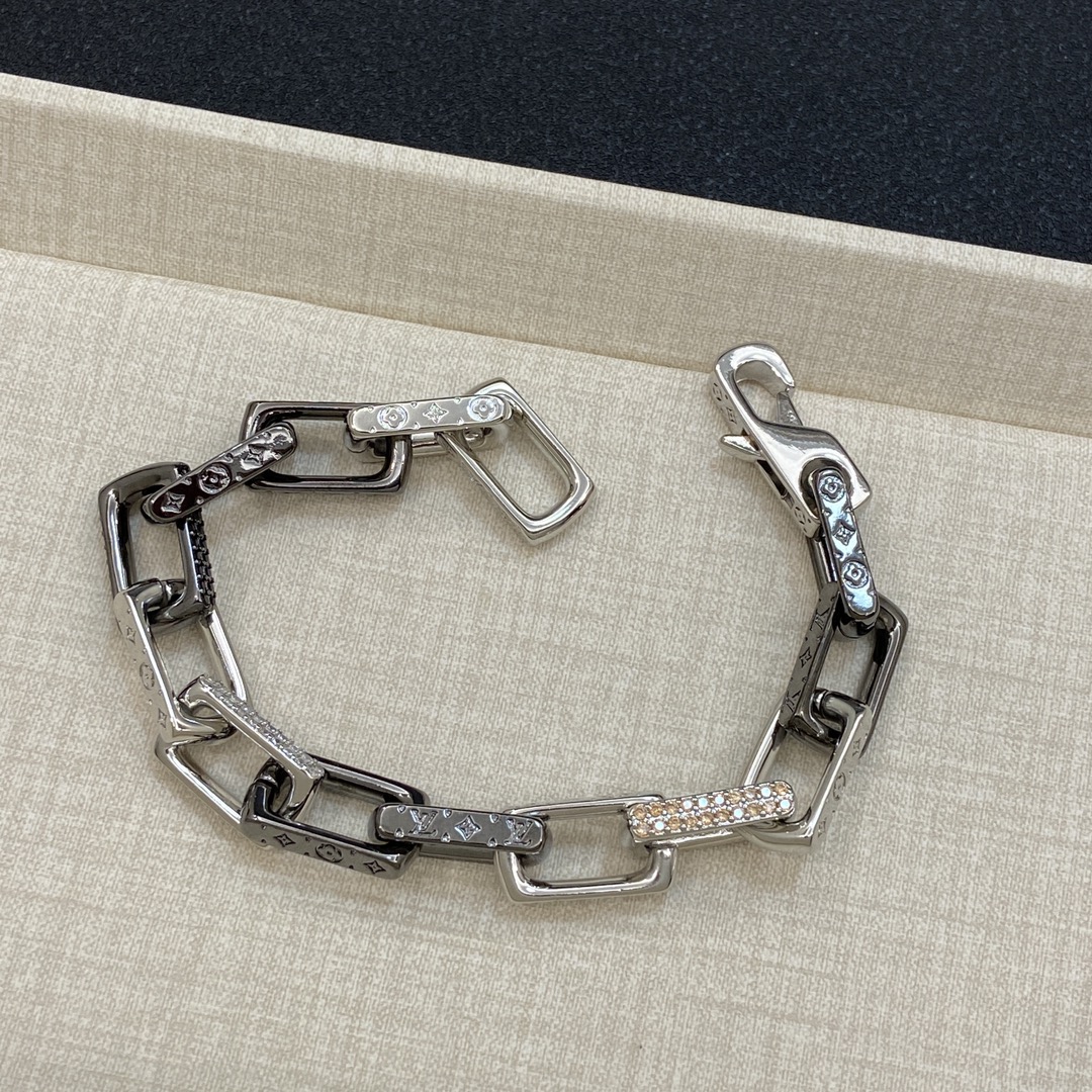 [TOP] Louis Vuitton LV Necklace/Bracelet Set - Silver/Black