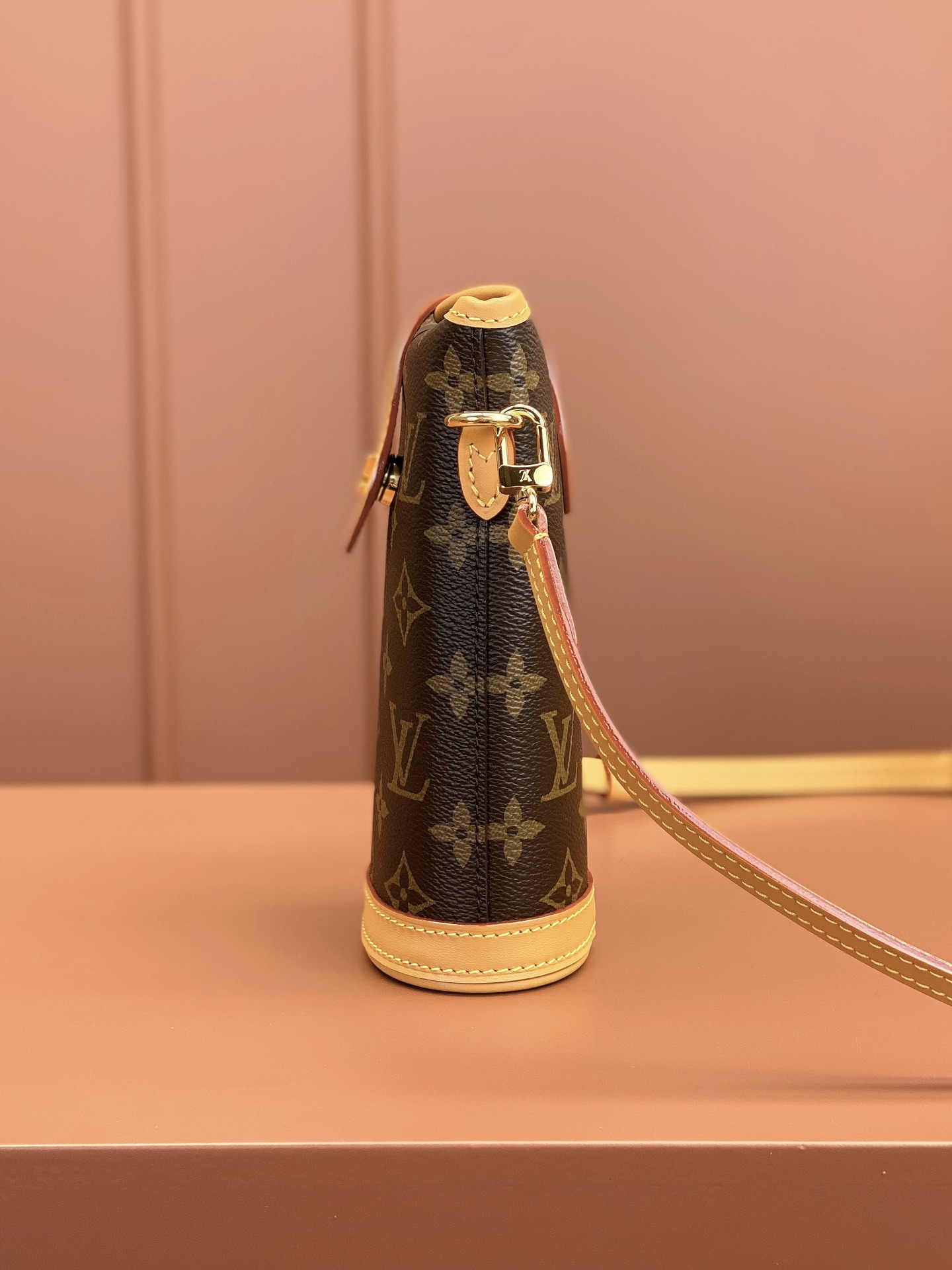 [TOP] Louis Vuitton LV L*V  Fold Me Monogram Bag 14.5x18x6.5cm - Brown