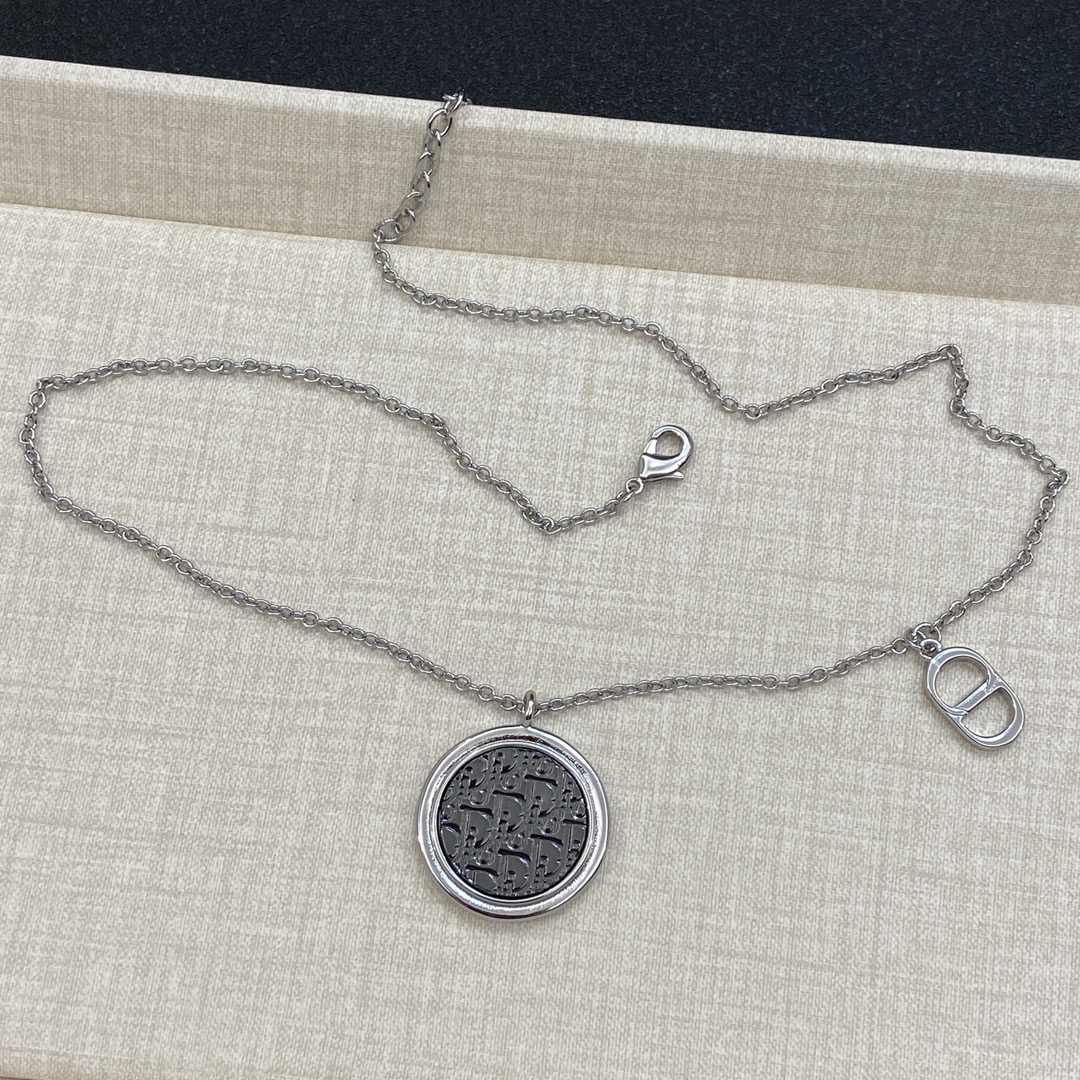 [TOP] Christian Dior Necklace with Circle Pendant - Silver