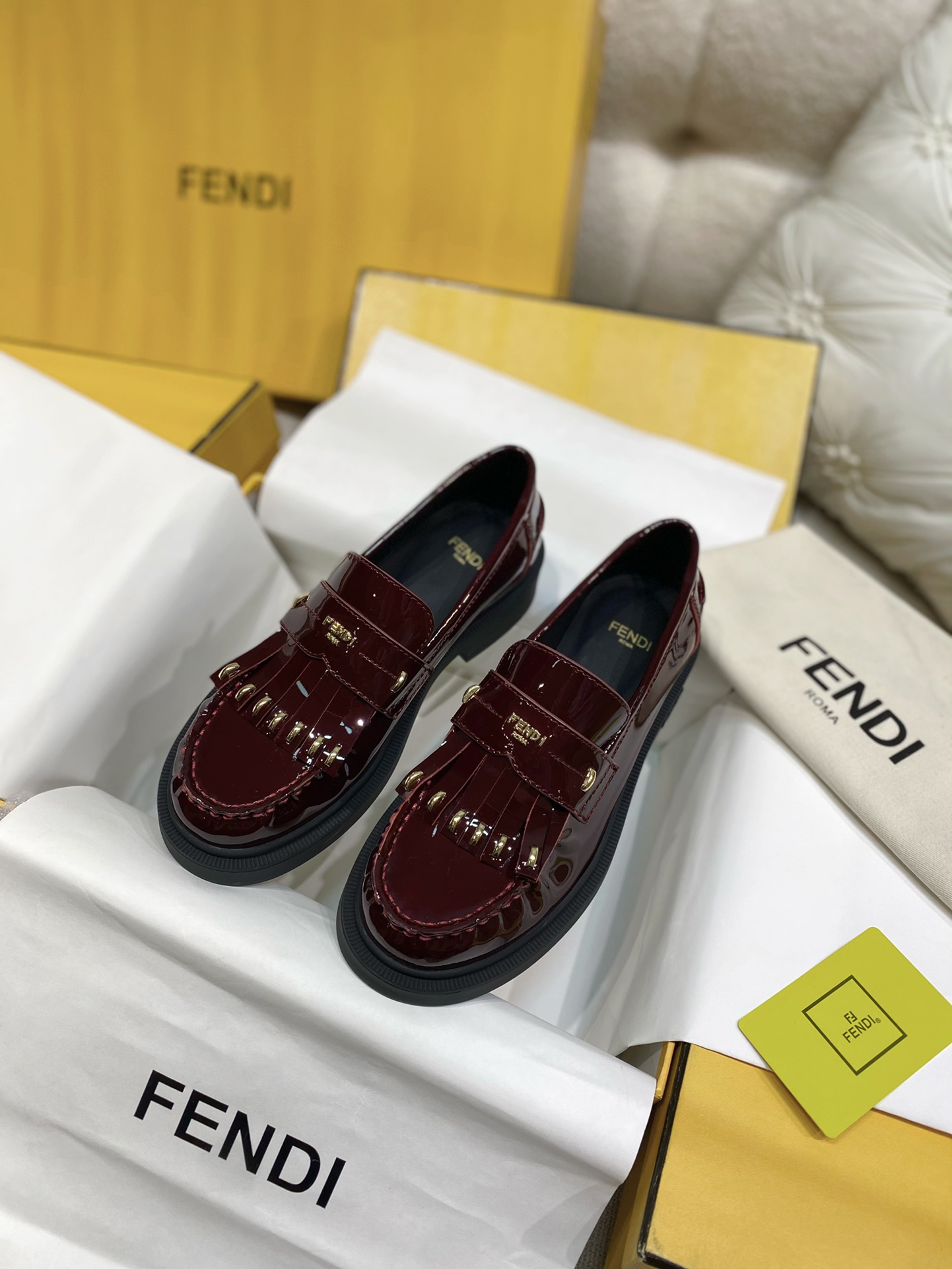 [TOP] FENDI Filo Cowhide Loafers - 2 Color