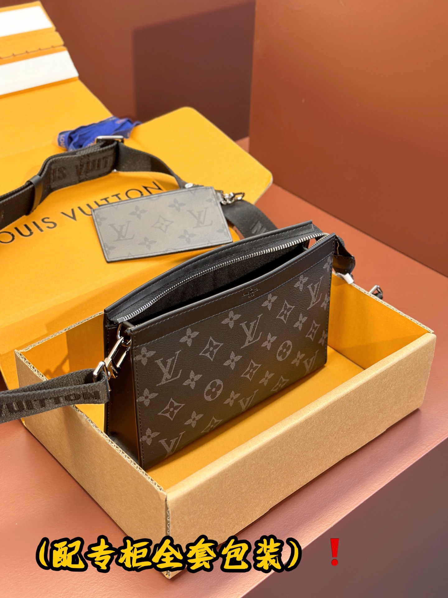 [TOP] Louis Vuitton LV  Monogram Eclipse Canvas Bag 18.5 x 11 x 6.5cm - Black