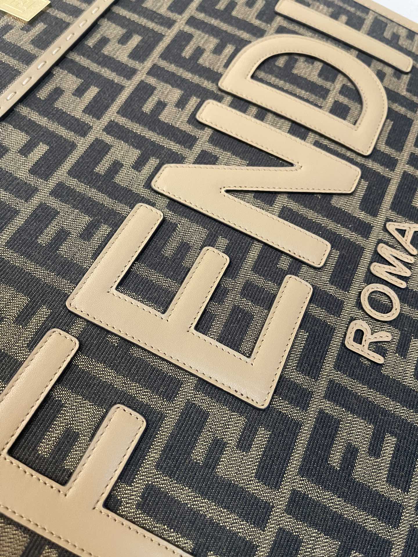 [TOP] FENDI Sunshine Tote Bag Medium 35x17x31cm - Brown