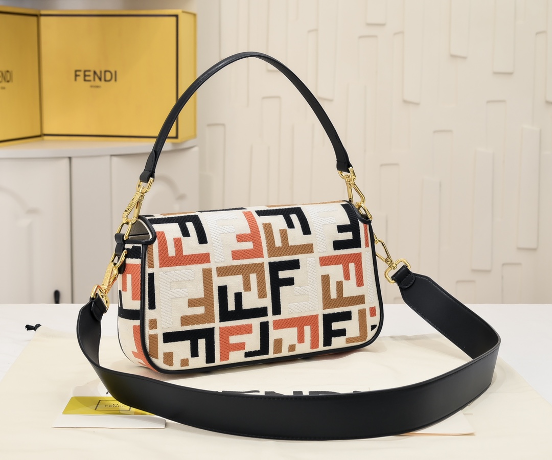 [TOP] FENDI Canvas Baguette Bag 27×6×14cm - Beige