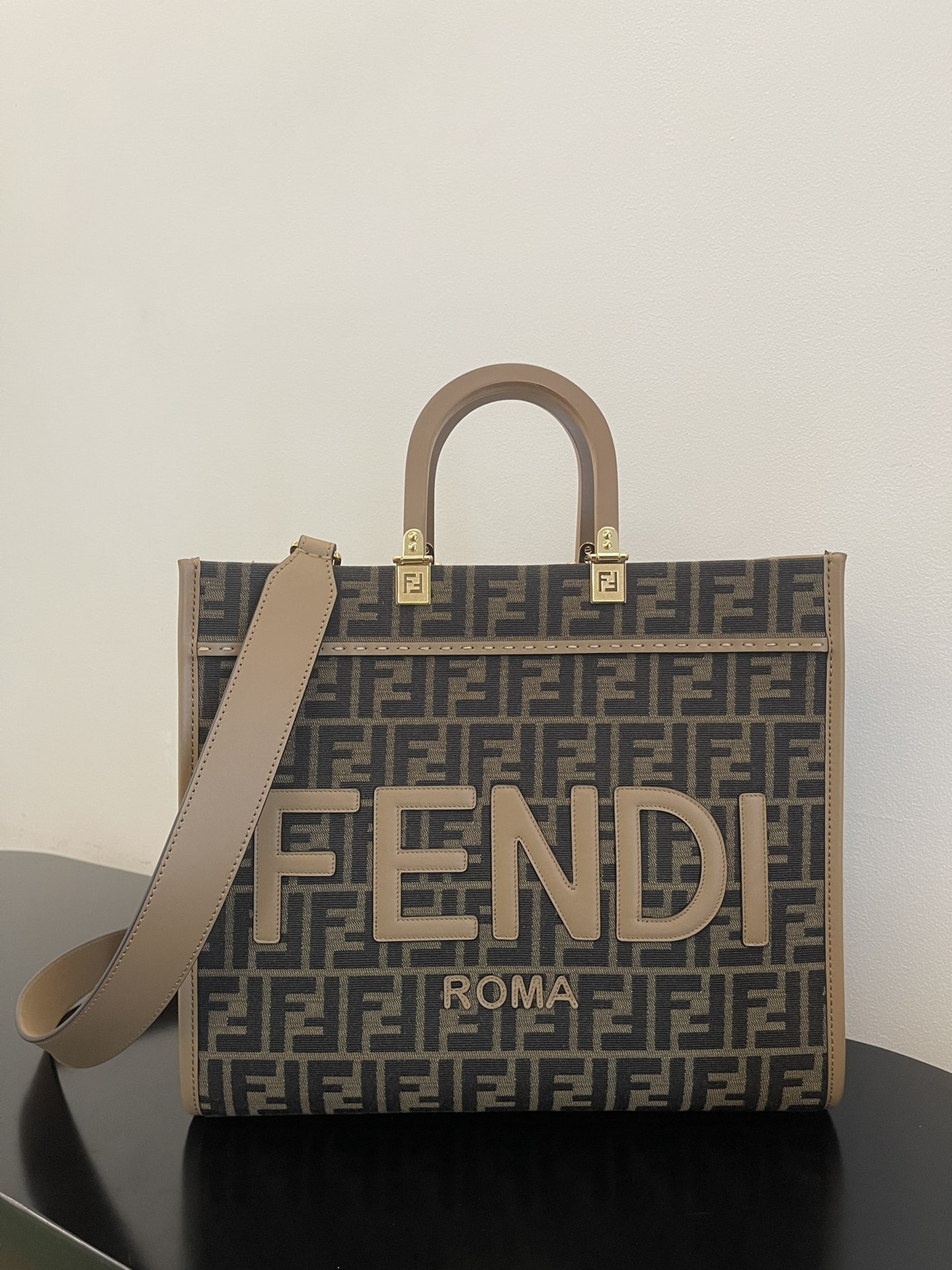 [TOP] FENDI Sunshine Tote Bag Medium 35x17x31cm - Brown