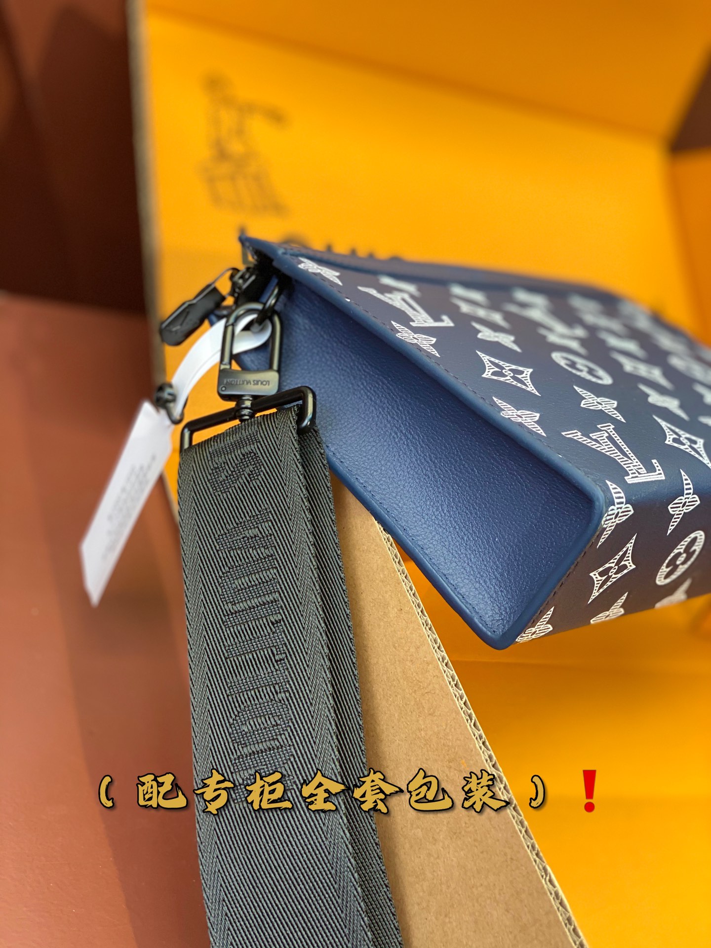 [TOP] Louis Vuitton LV Monogram Shadow Cow leather Bag 22 x 14.5 x 4.5cm - 2 Colour