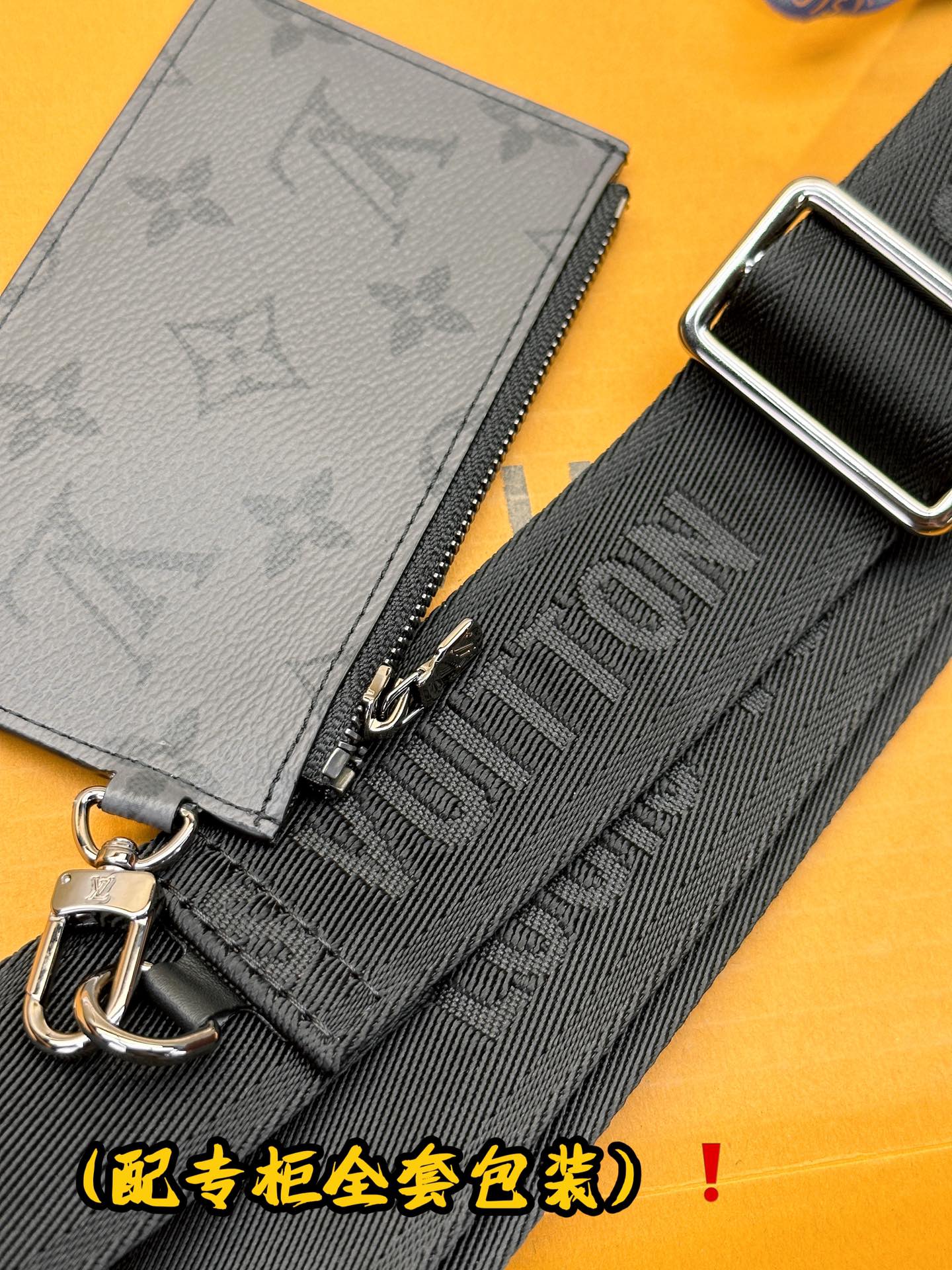 [TOP] Louis Vuitton LV  Monogram Eclipse Canvas Bag 18.5 x 11 x 6.5cm - Black