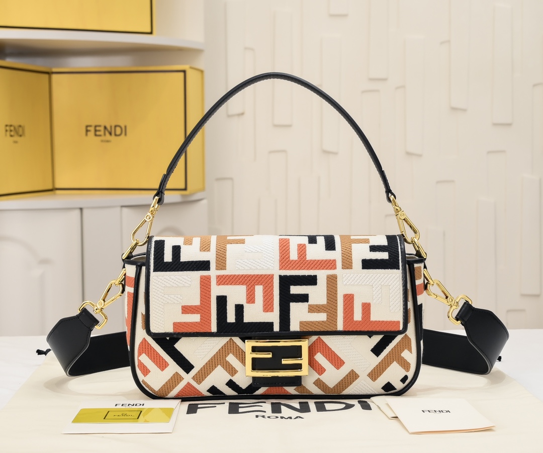 [TOP] FENDI Canvas Baguette Bag 27×6×14cm - Beige