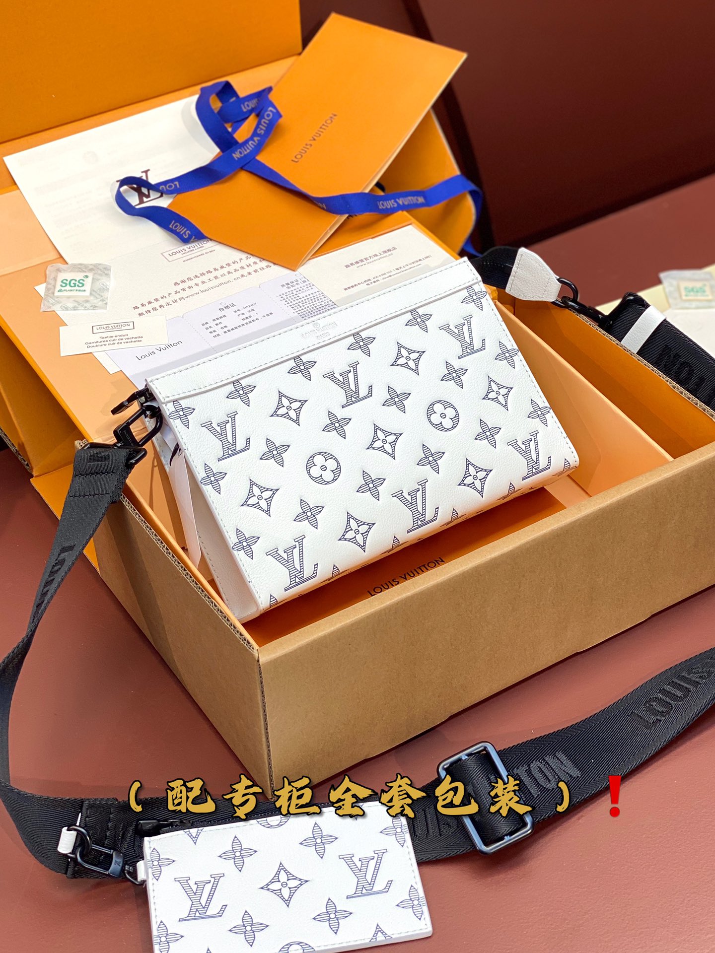 [TOP] Louis Vuitton LV Monogram Shadow Cow leather Bag 22 x 14.5 x 4.5cm - 2 Colour