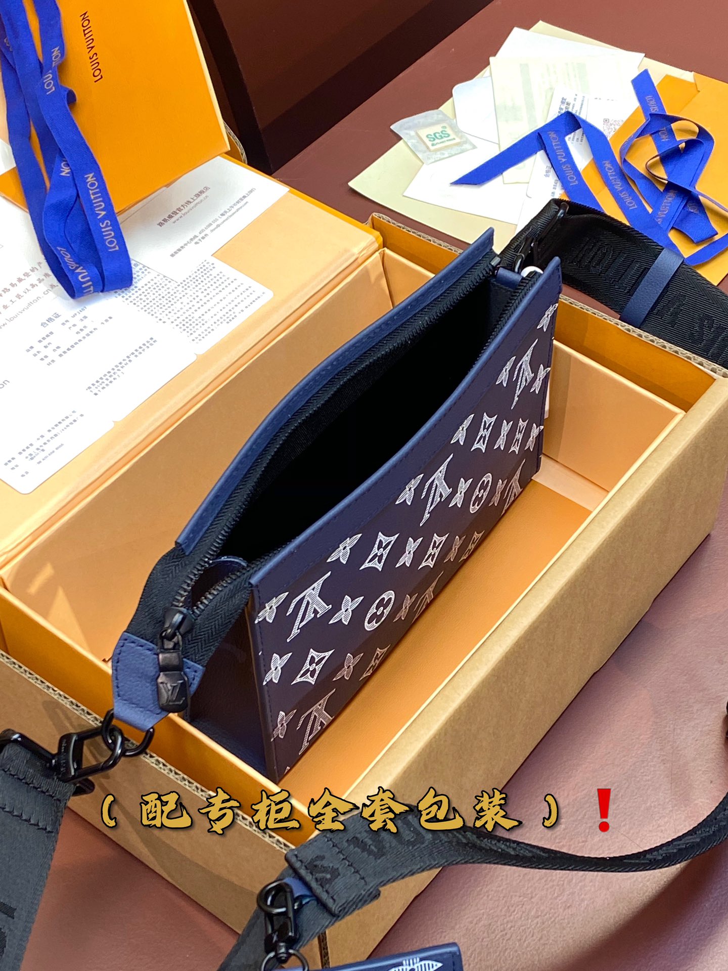 [TOP] Louis Vuitton LV Monogram Shadow Cow leather Bag 22 x 14.5 x 4.5cm - 2 Colour