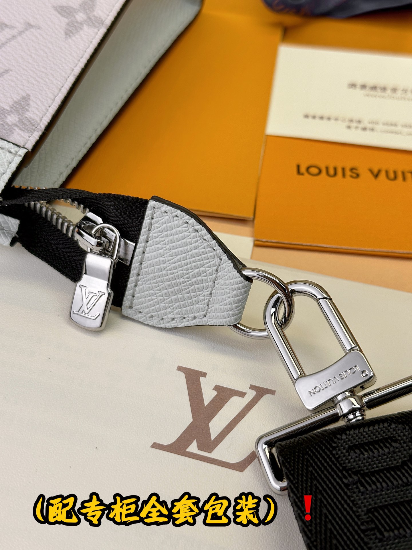 [TOP] Louis Vuitton LV Monogram Eclipse Canvas Bag 18.5 x 11 x 6.5cm - 4 Colour