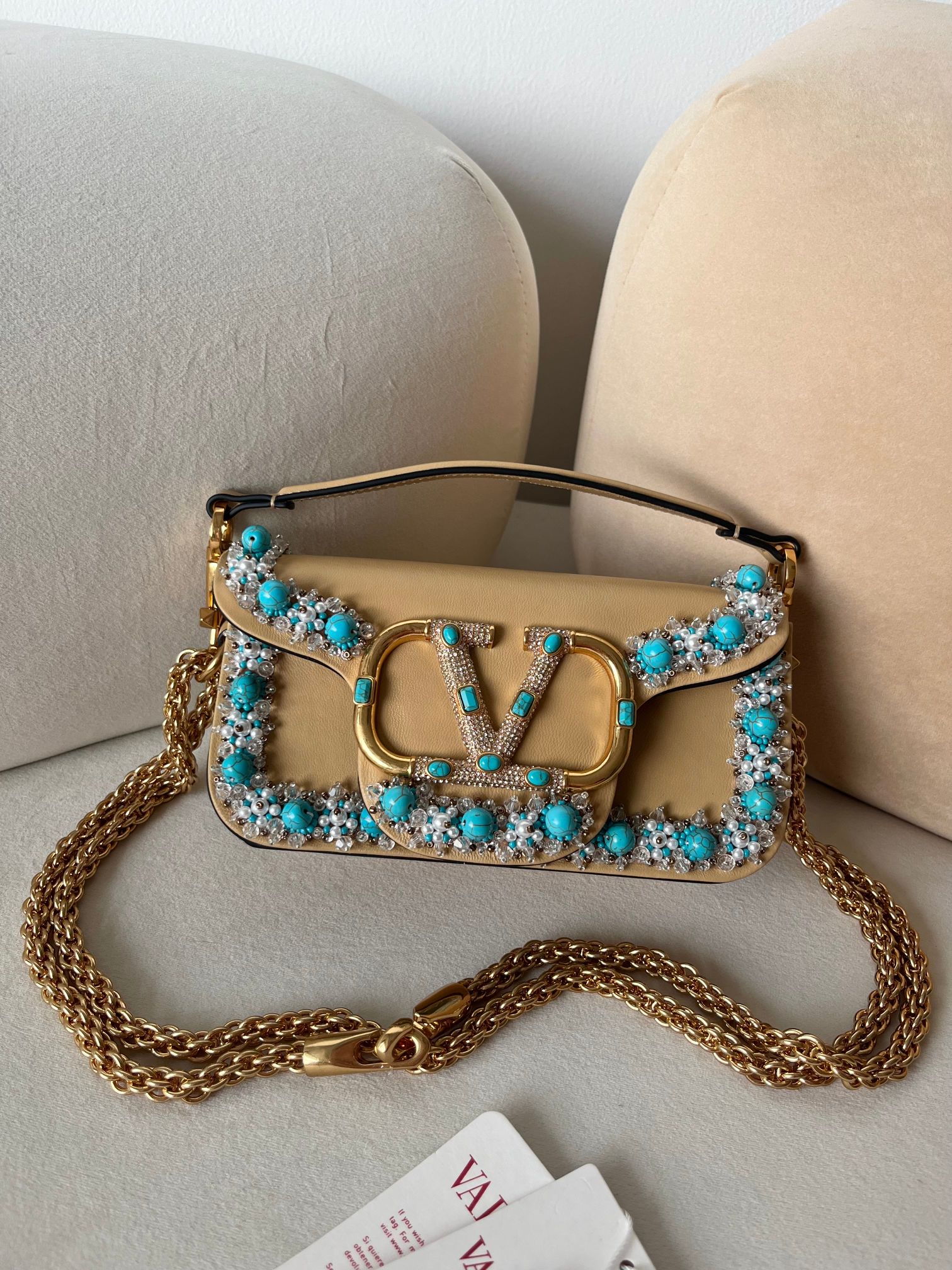 [TOP] VALENTINO Garavani Loco Bag with 3D Embroidery 19x10.5x5cm - 2 Colors