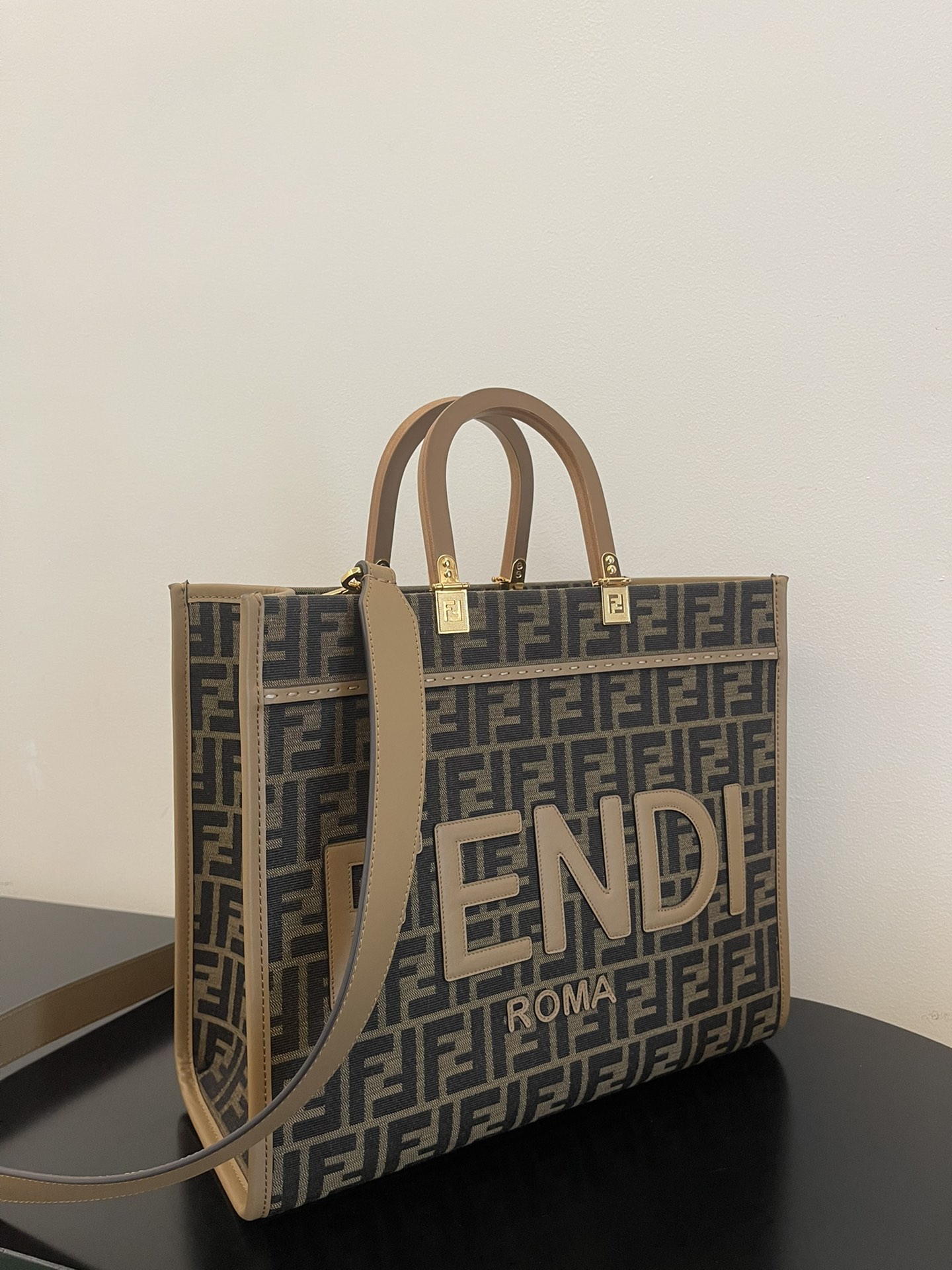 [TOP] FENDI Sunshine Tote Bag Medium 35x17x31cm - Brown