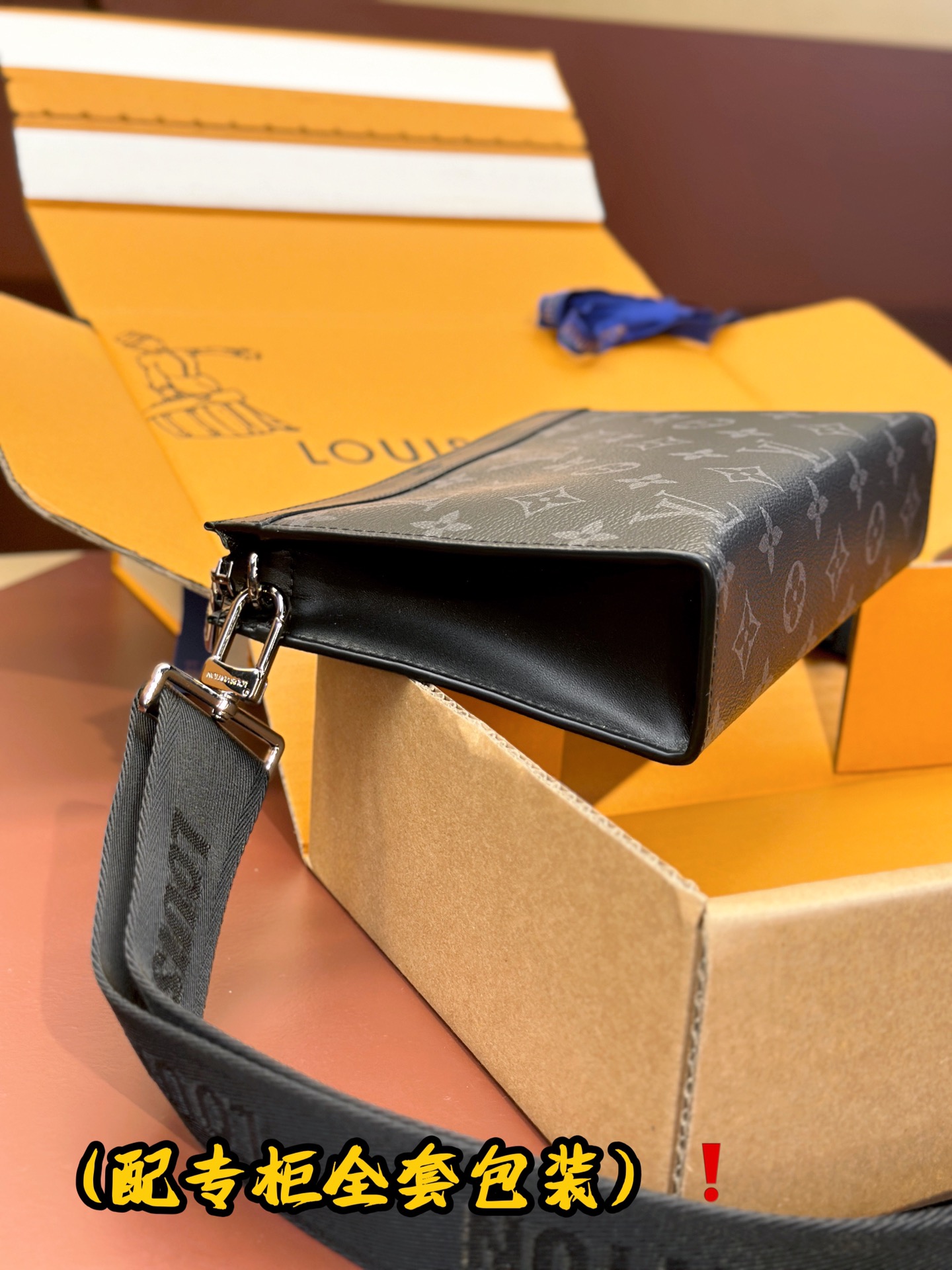 [TOP] Louis Vuitton LV  Monogram Eclipse Canvas Bag 18.5 x 11 x 6.5cm - Black