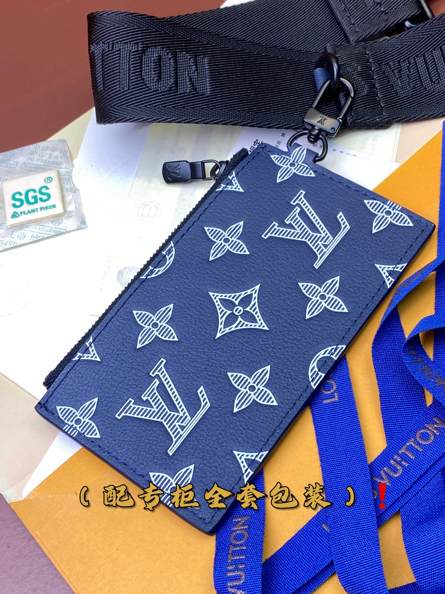 [TOP] Louis Vuitton LV Monogram Shadow Cow leather Bag 22 x 14.5 x 4.5cm - 2 Colour