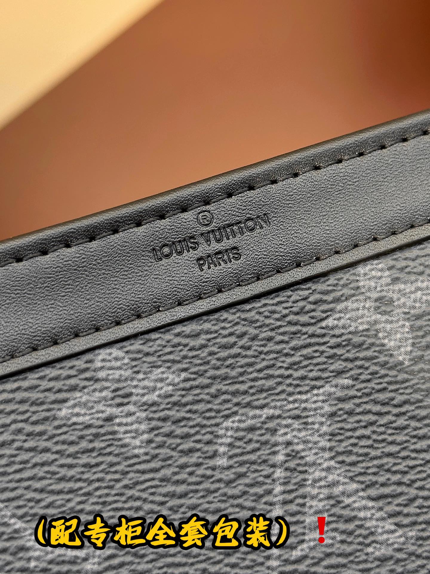 [TOP] Louis Vuitton LV  Monogram Eclipse Canvas Bag 18.5 x 11 x 6.5cm - Black