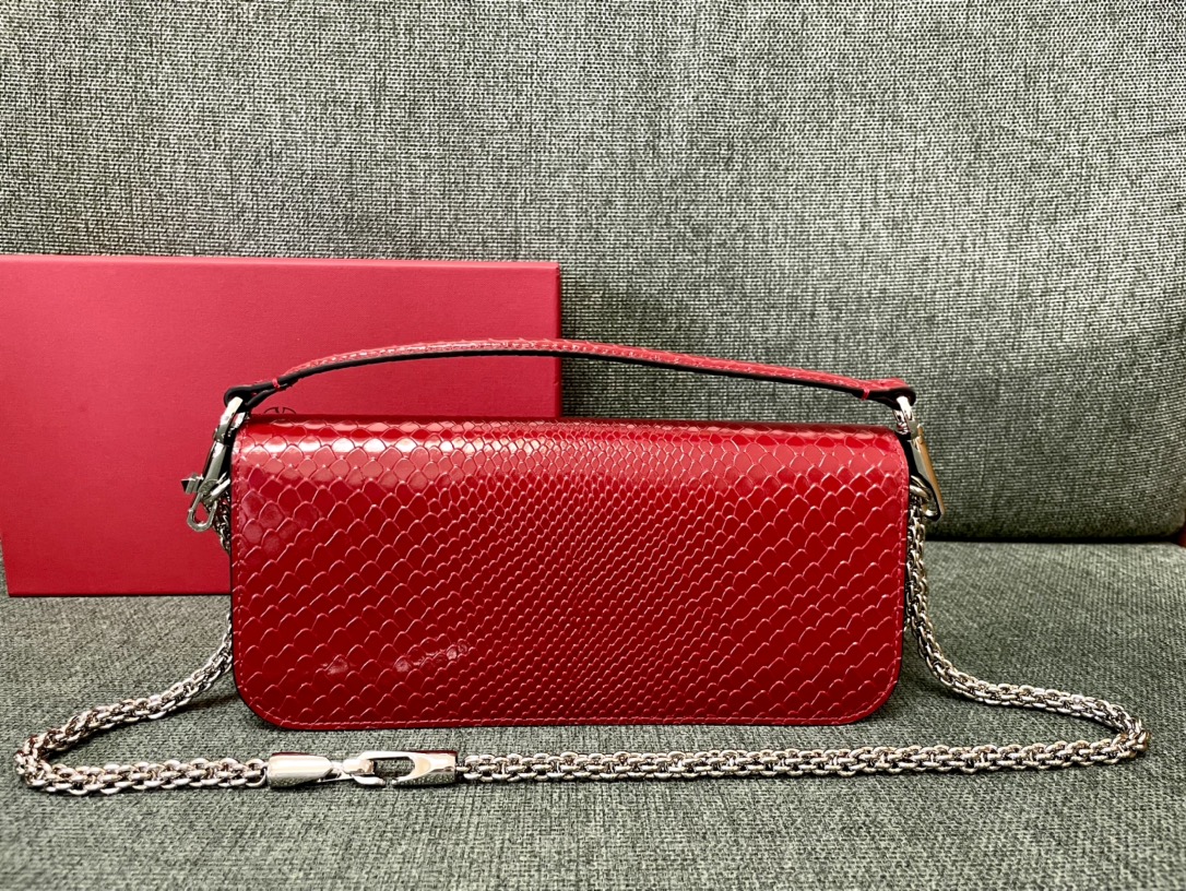 [TOP] VALENTINO Garavani Snake Pattern Calfskin Loco Bag 27x13x6cm - Red