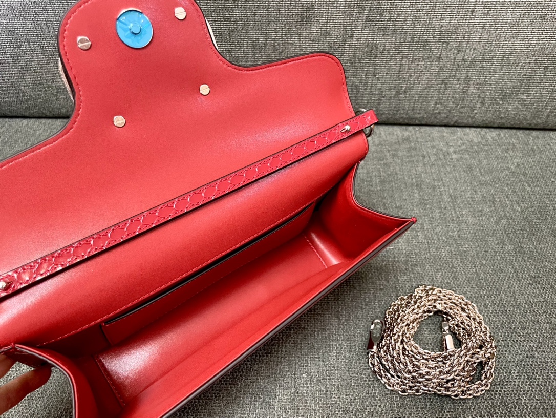 [TOP] VALENTINO Garavani Snake Pattern Calfskin Loco Bag 27x13x6cm - Red