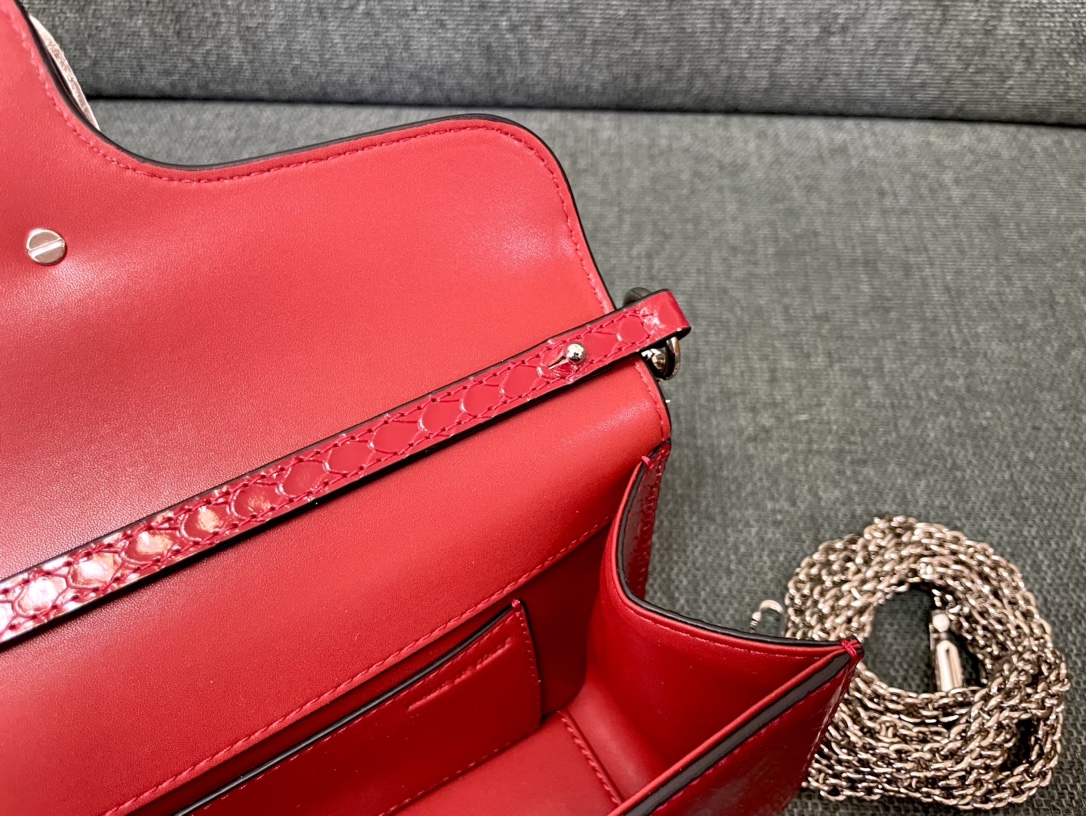 [TOP] VALENTINO Garavani Snake Pattern Calfskin Loco Bag 27x13x6cm - Red