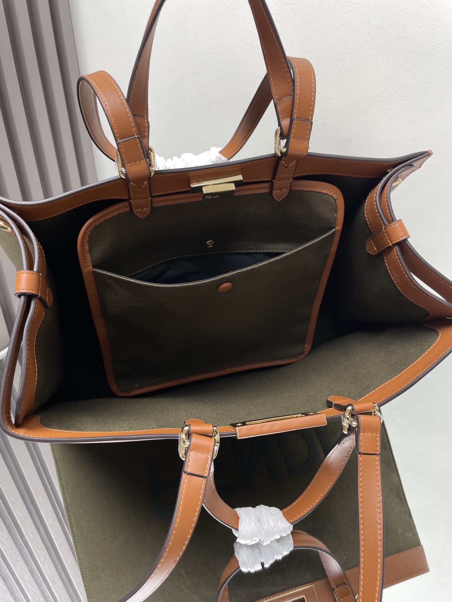 [TOP] FENDI Peekaboo X-Tote Bag 41x16x30cm - Green