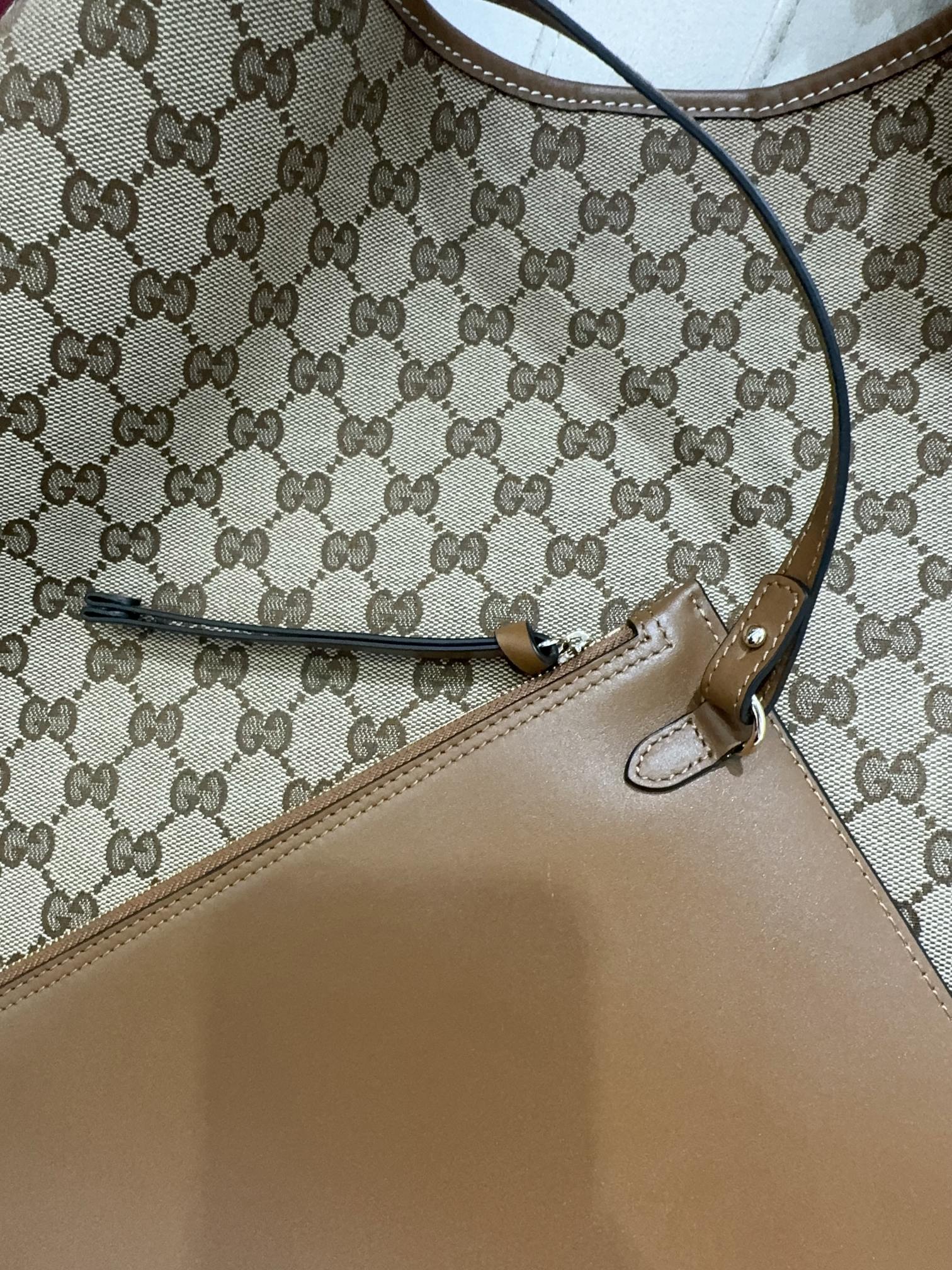 [TOP] GUCCI GG Body Medium Shoulder Bag 49 x 46 x 4cm - Brown