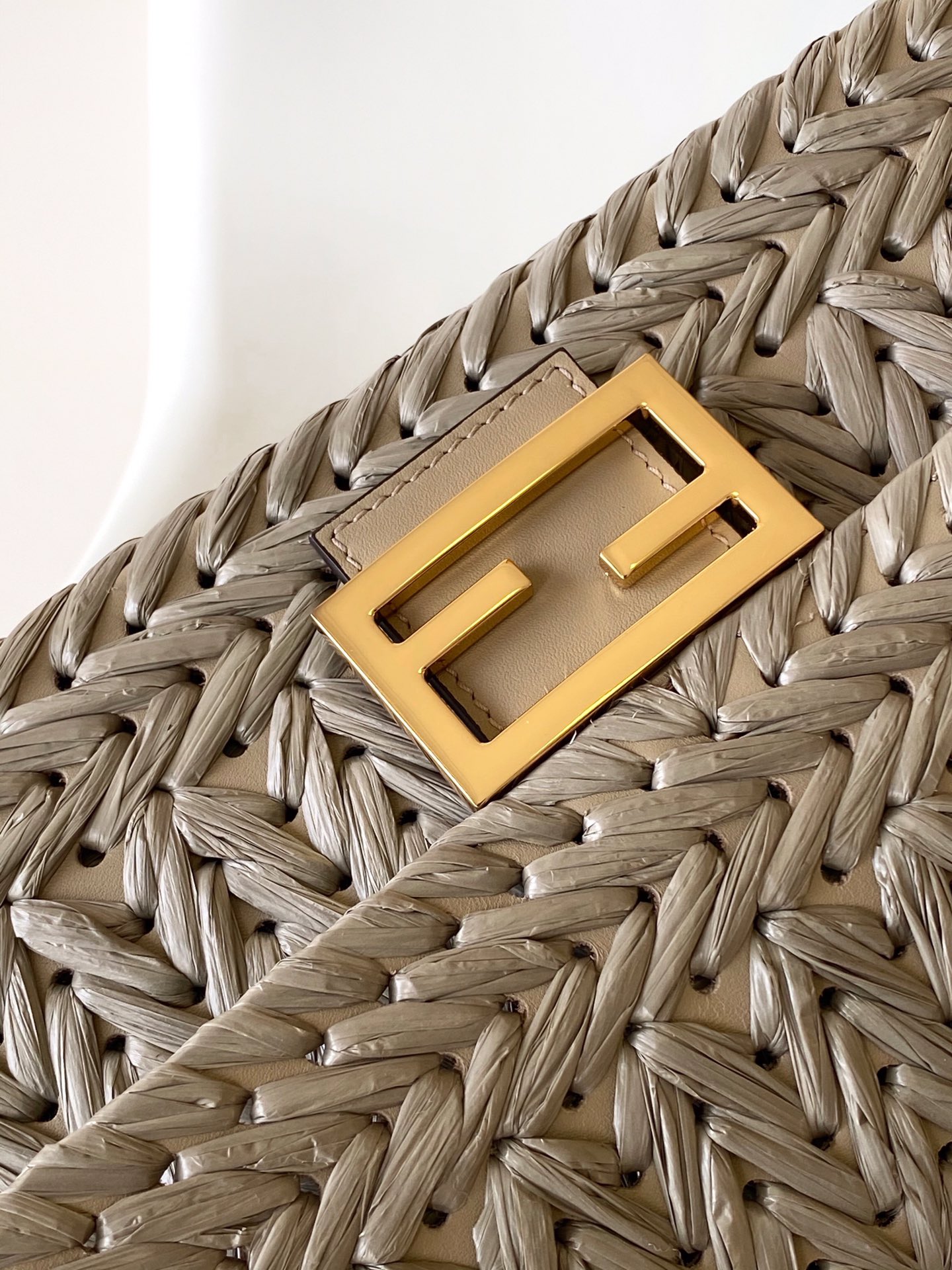 [TOP] FENDI FENDI Baguette Bag Raffia Hand-Woven Bag 27×6.5×15 cm - Gray