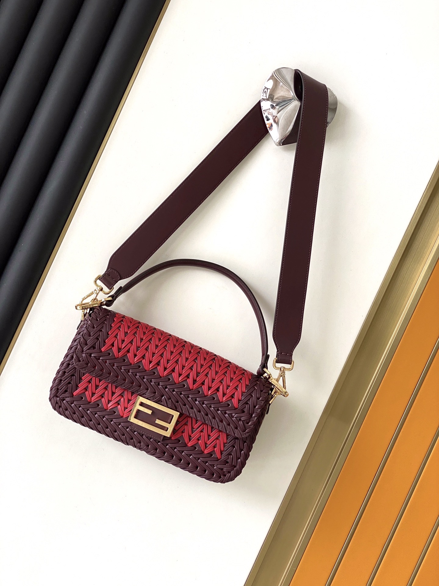 [TOP] FENDI FENDI Baguette Bag Hand-Woven Bag Made Of All Cowhide 27×6.5×15 cm - 3 Colour