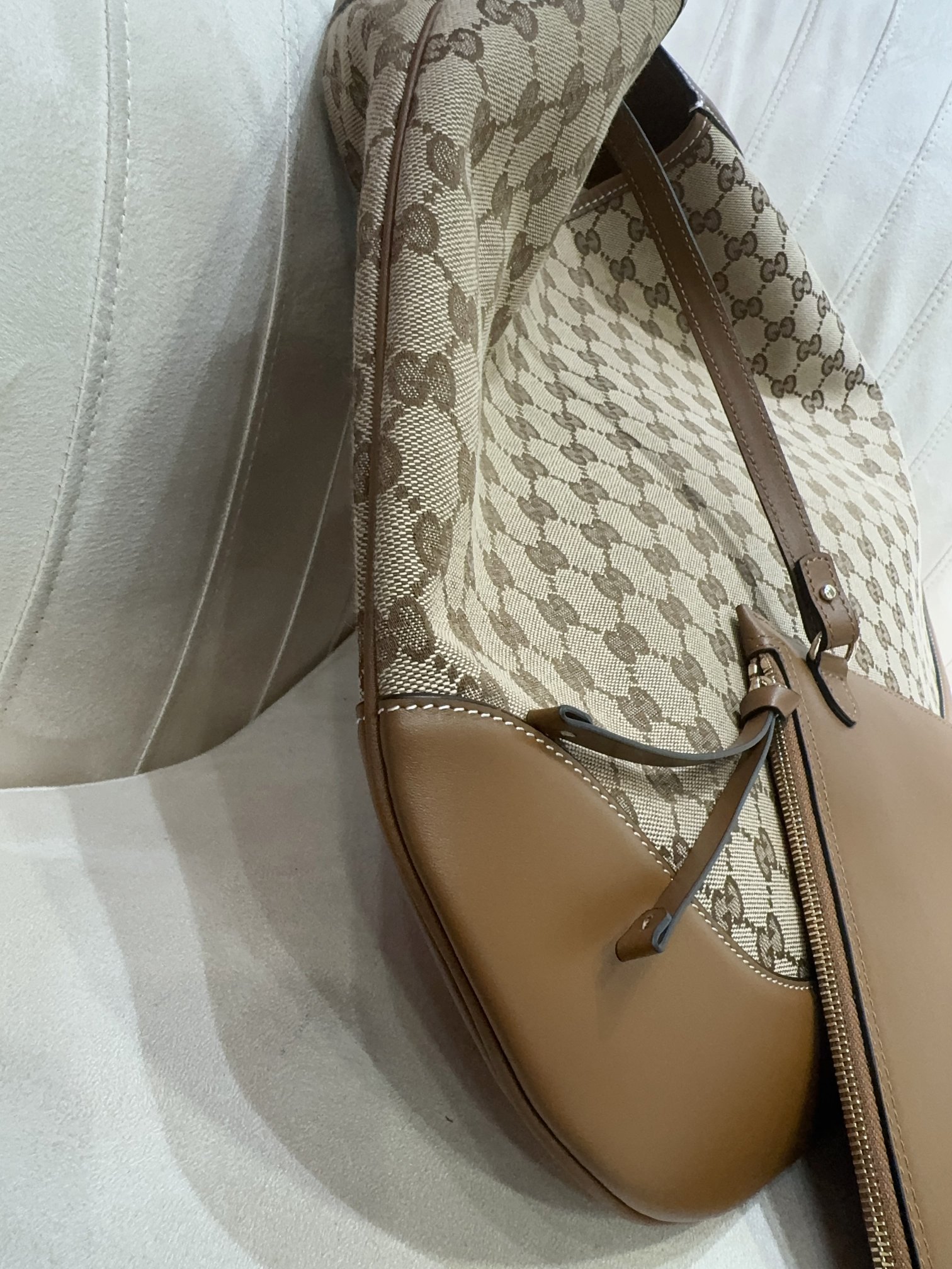 [TOP] GUCCI GG Body Medium Shoulder Bag 49 x 46 x 4cm - Brown