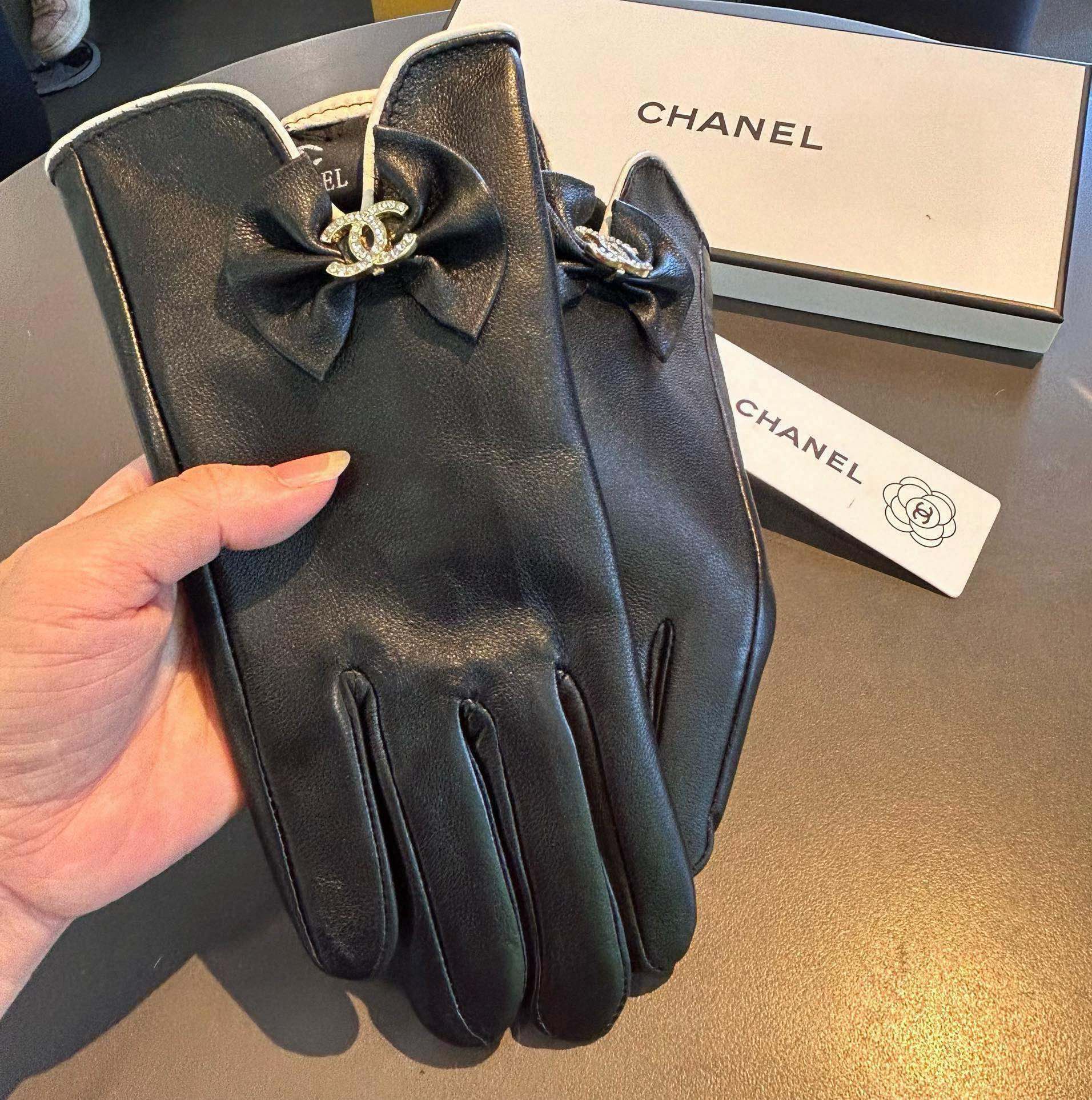 [TOP] CHANEL Gloves - Black