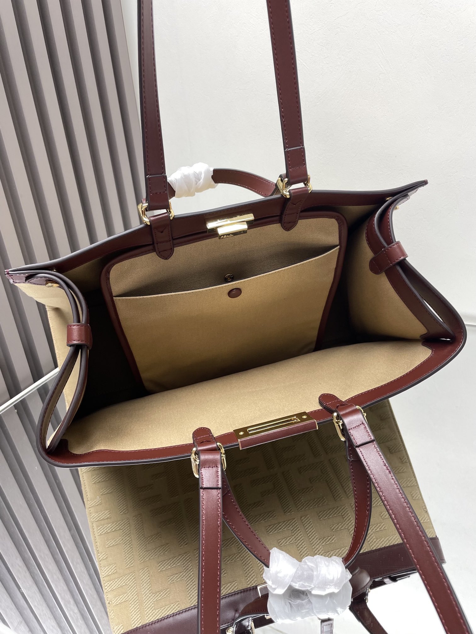 [TOP] FENDI Peekaboo X-Tote Bag 41x16x30cm - Apricot